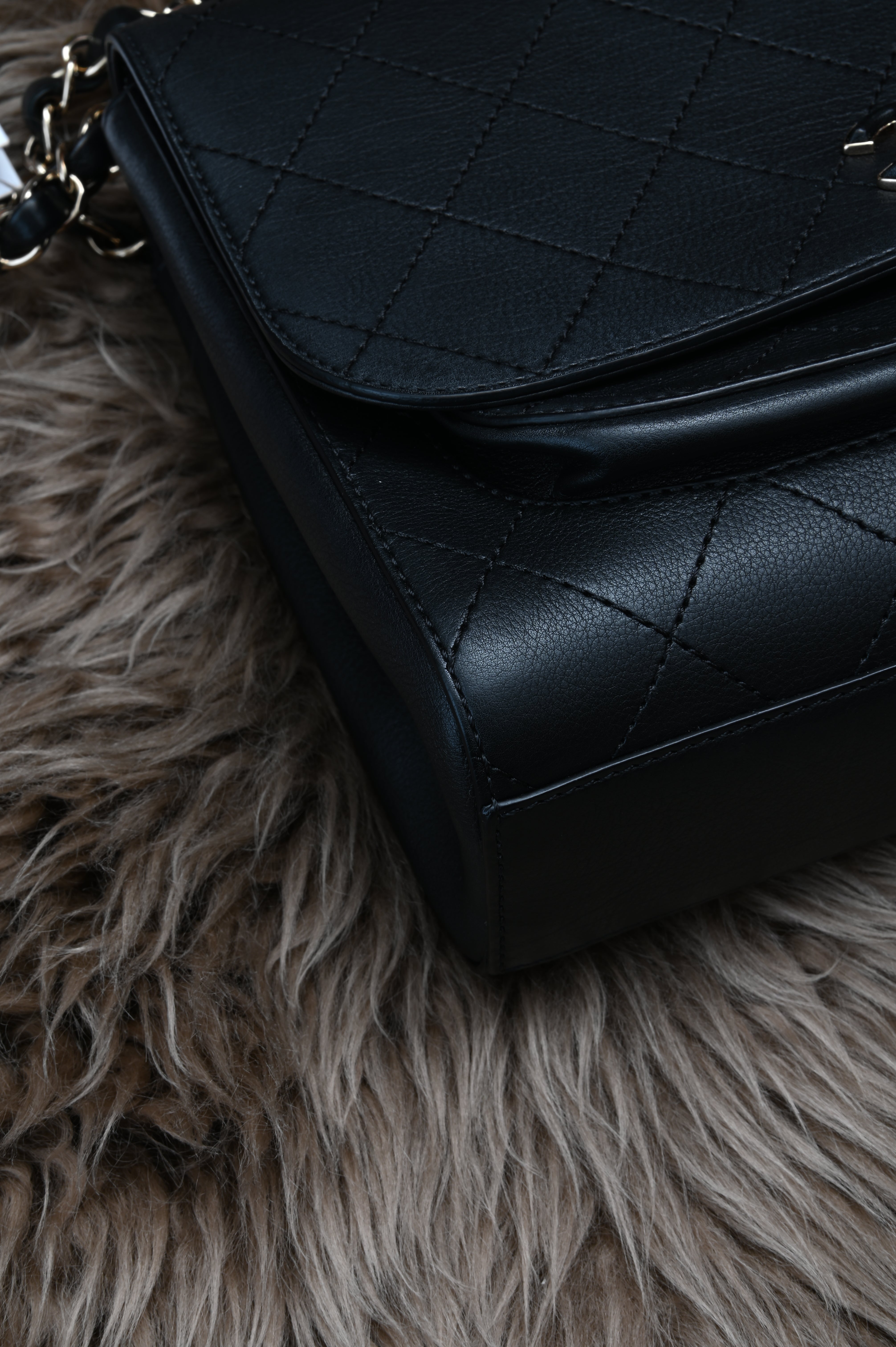 Chanel CC quilted flap bag in black calfskin