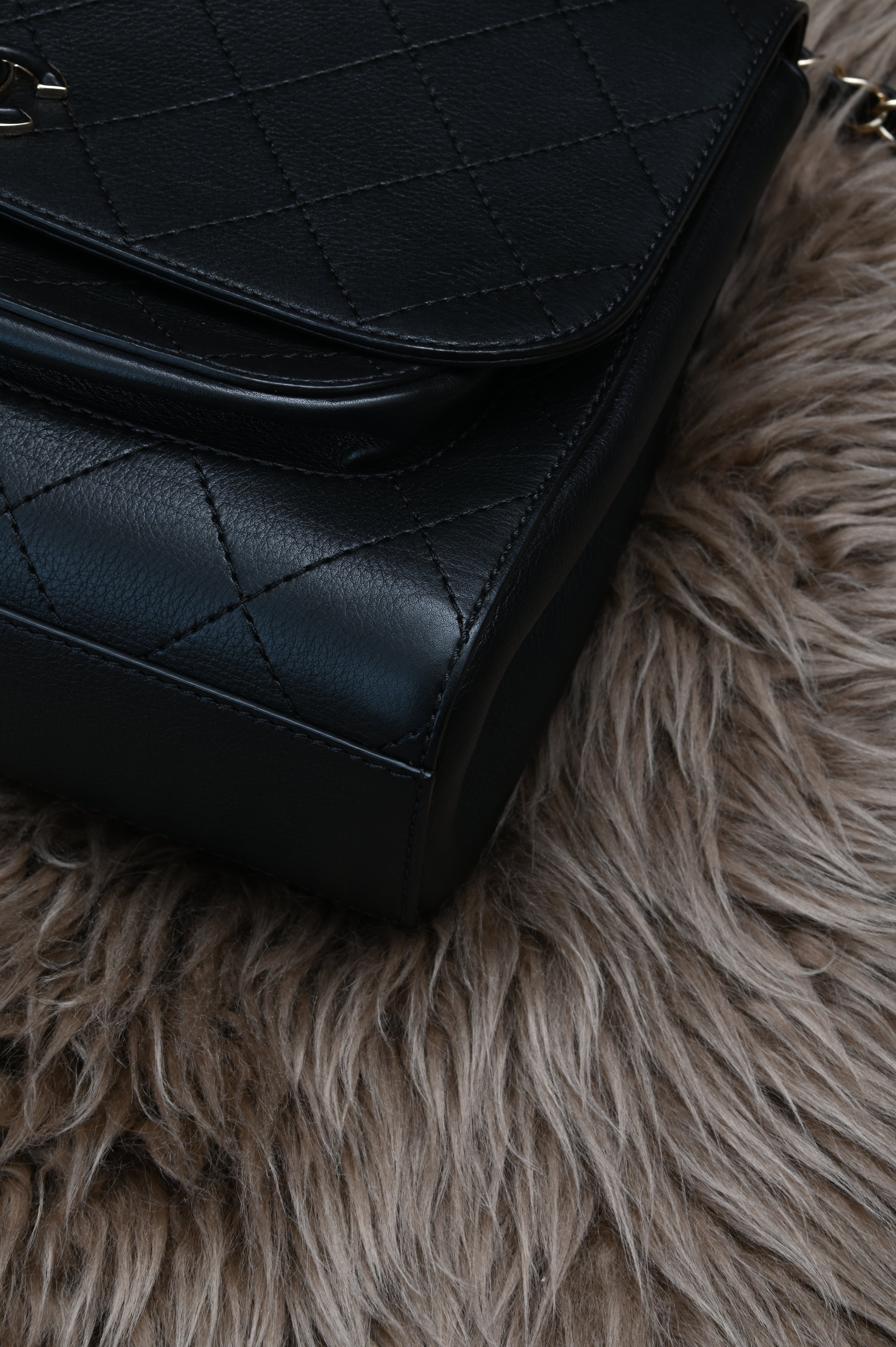 Chanel CC quilted flap bag in black calfskin