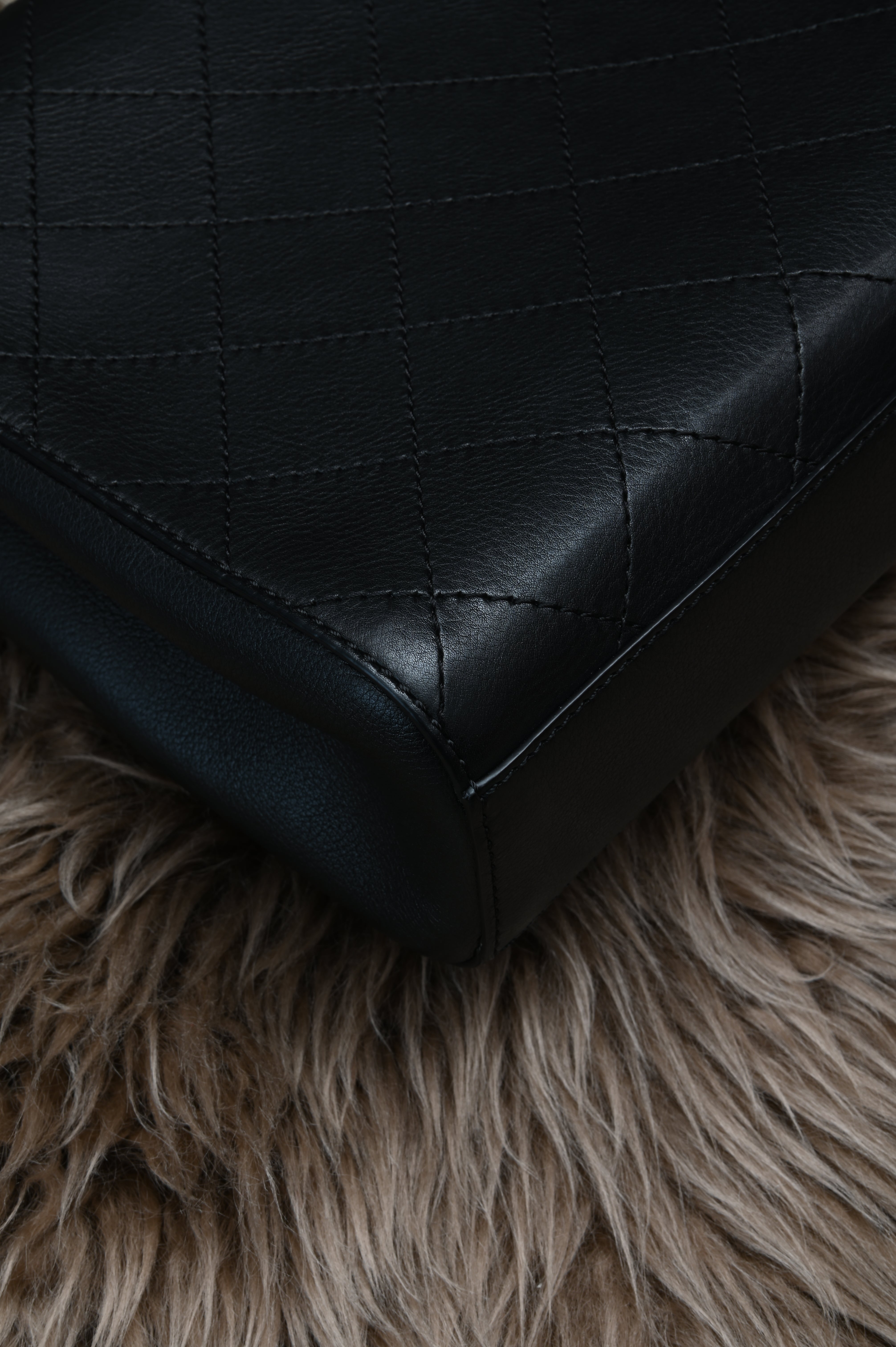 Chanel CC quilted flap bag in black calfskin