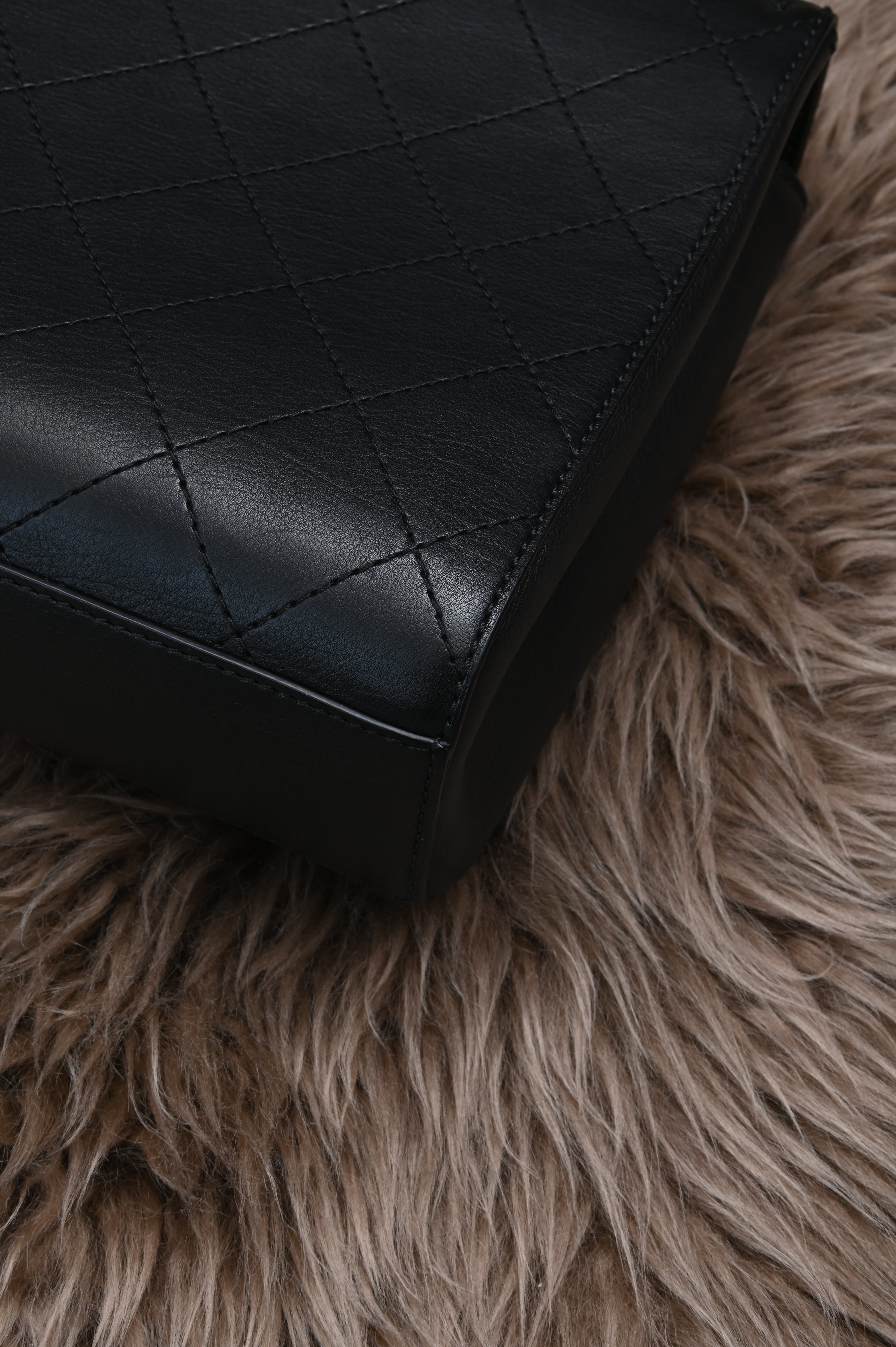 Chanel CC quilted flap bag in black calfskin
