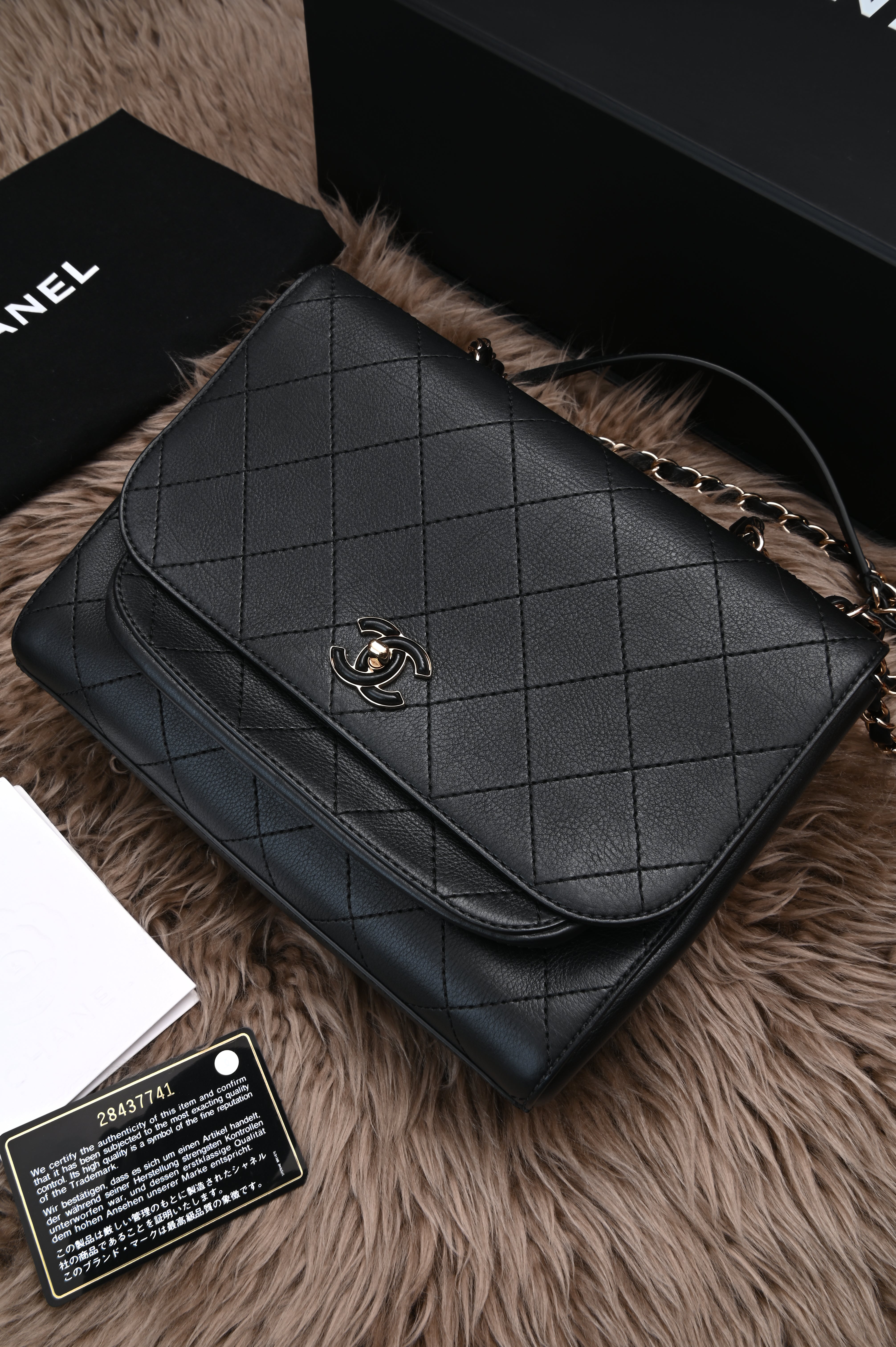 Chanel CC quilted flap bag in black calfskin