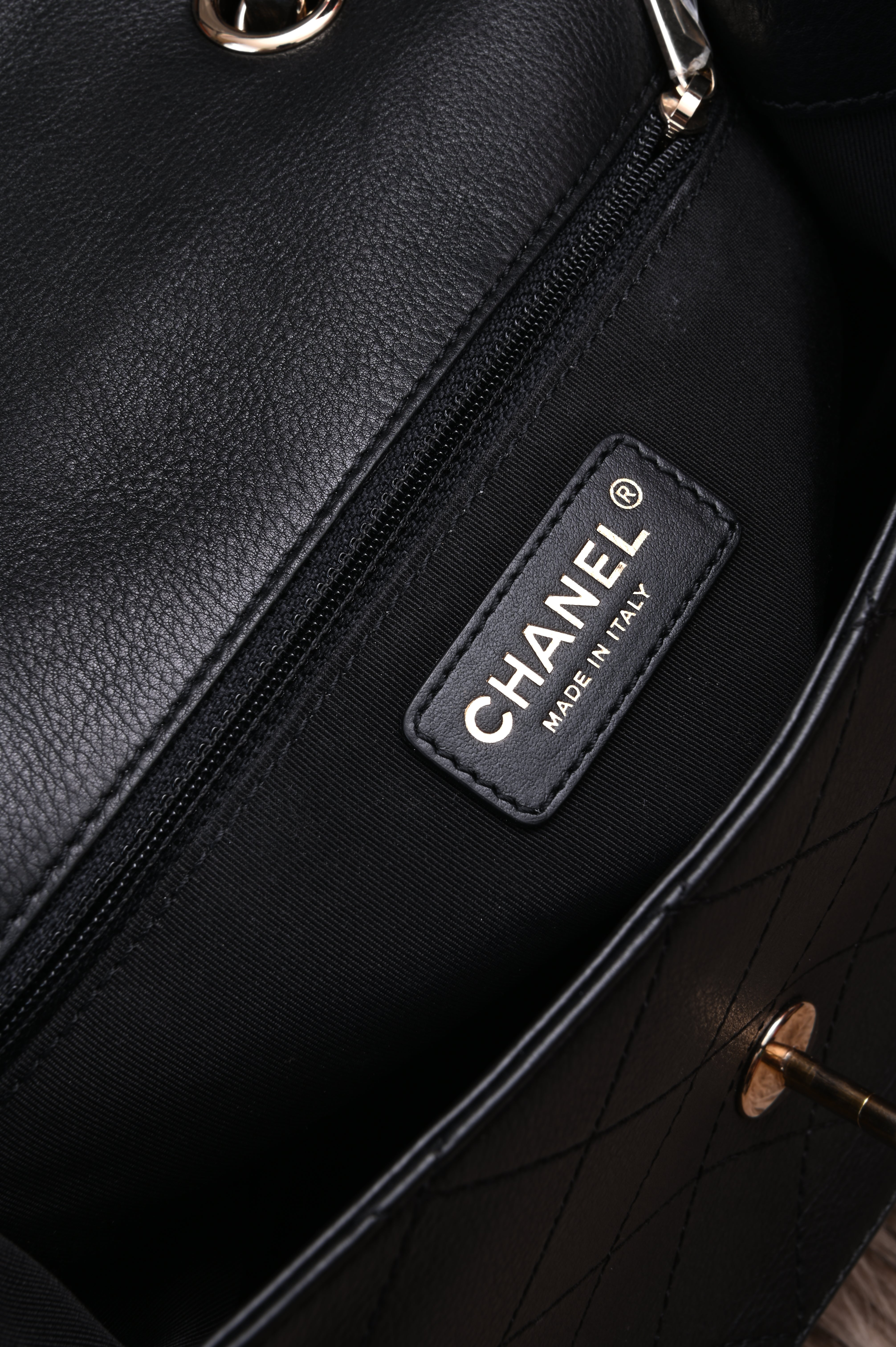 Chanel CC quilted flap bag in black calfskin