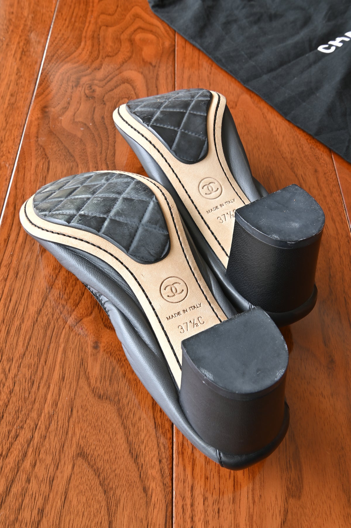 Chanel Grey Black Ballerina Pumps bottom