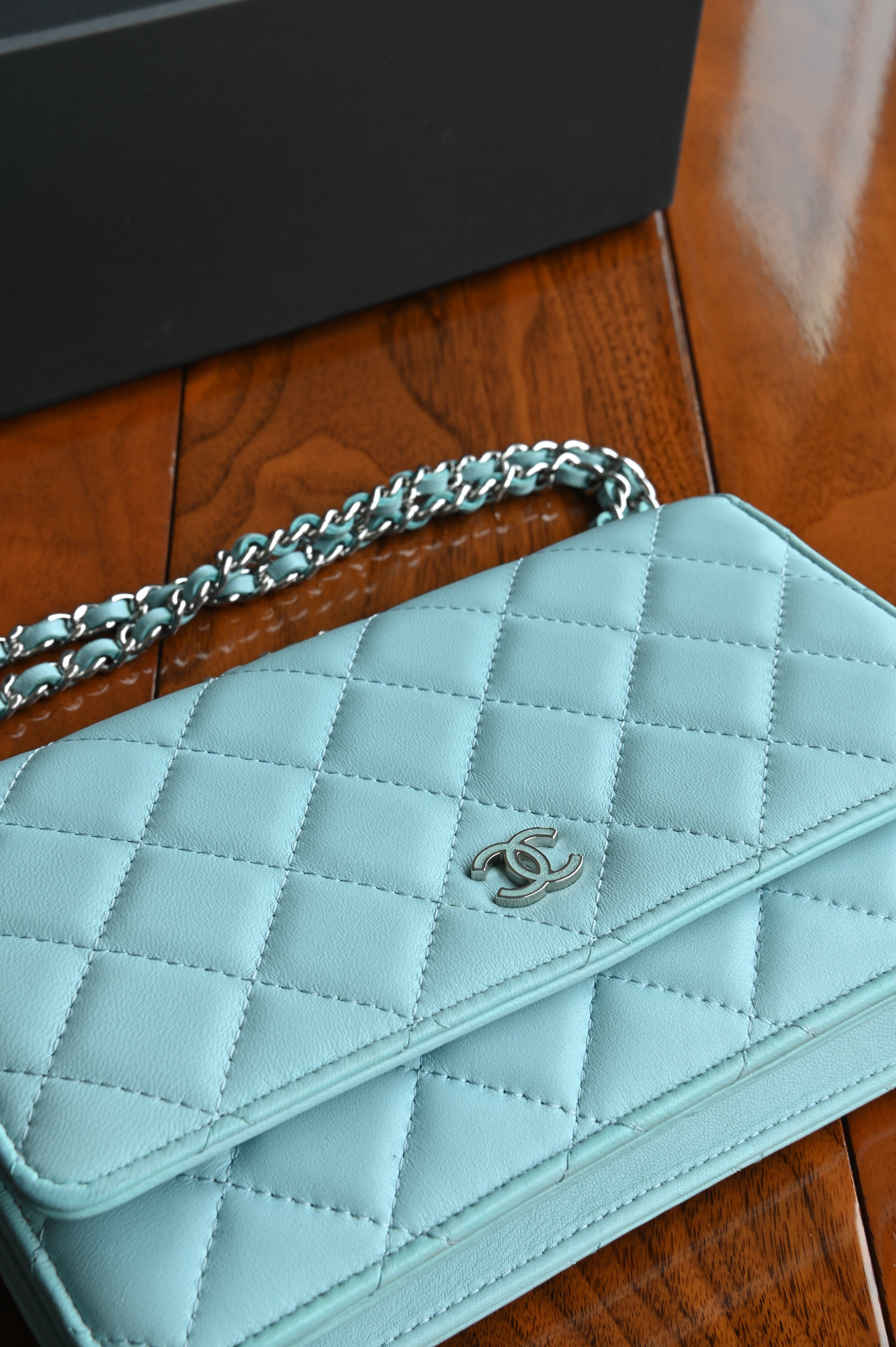 Chanel Light Blue Quilted Wallet On Chain detail