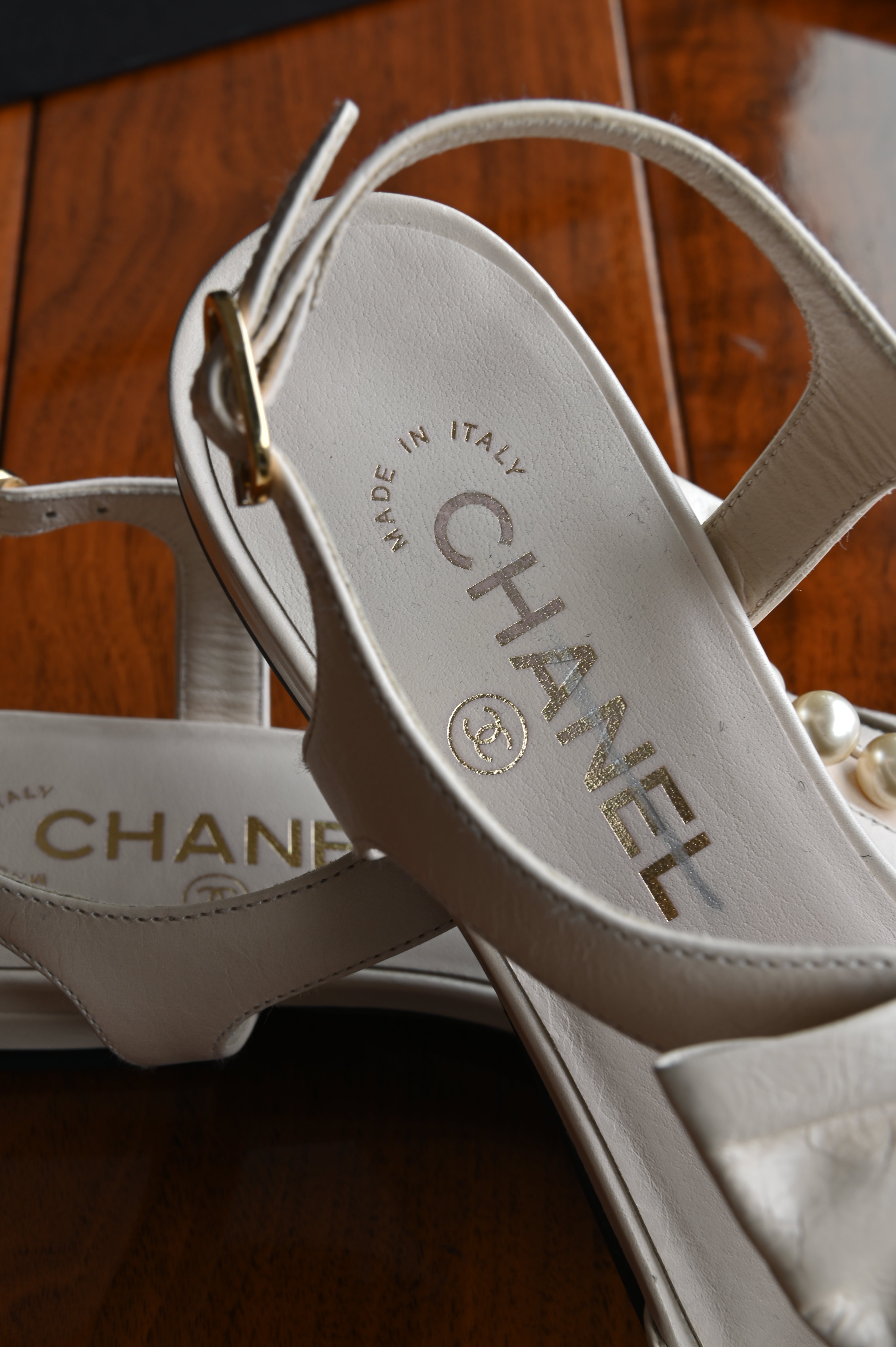 Chanel Pearl Beige Slingback Sandals logo