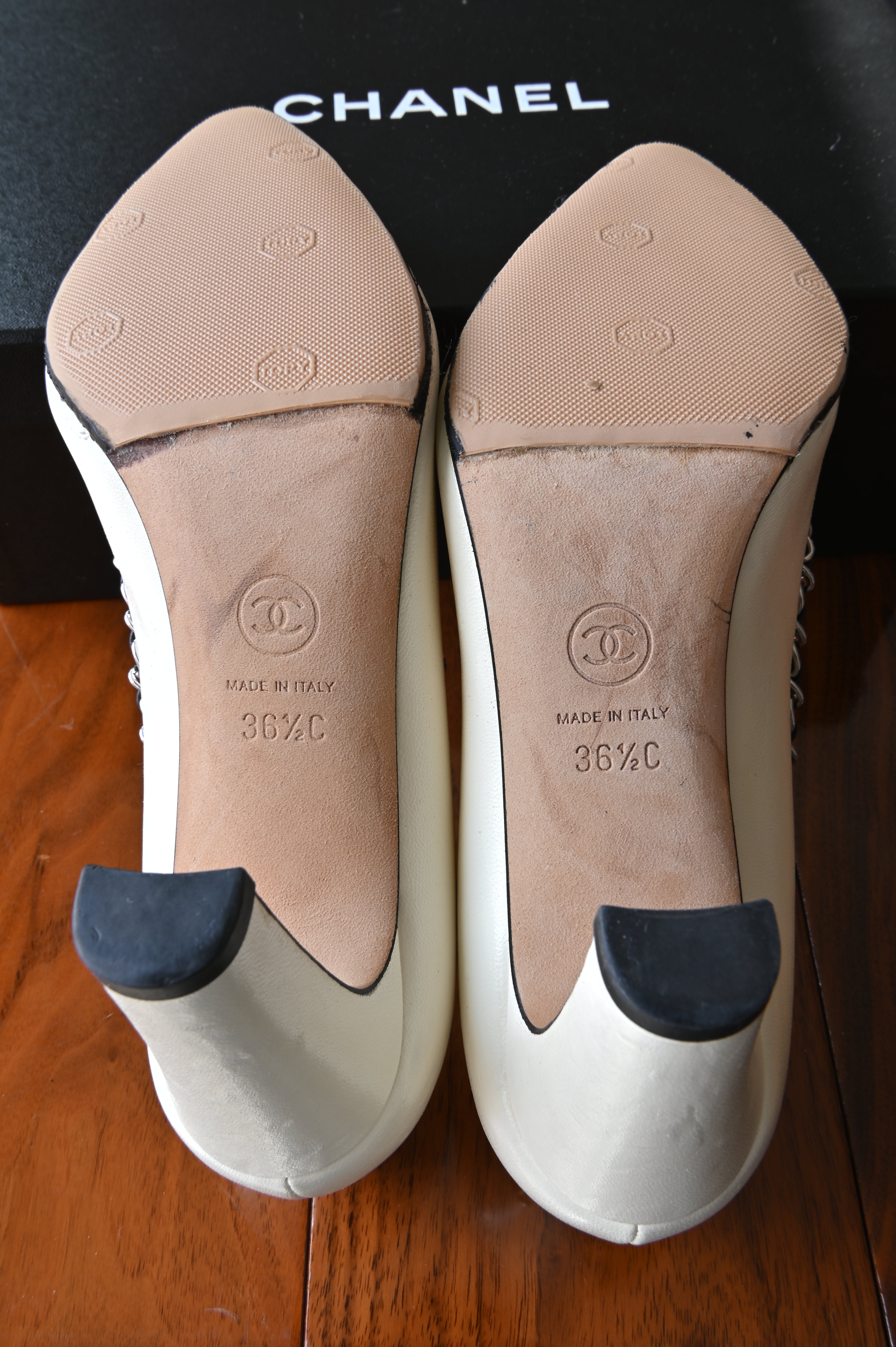 Chanel White Lamb Leather Chain Pumps bottom