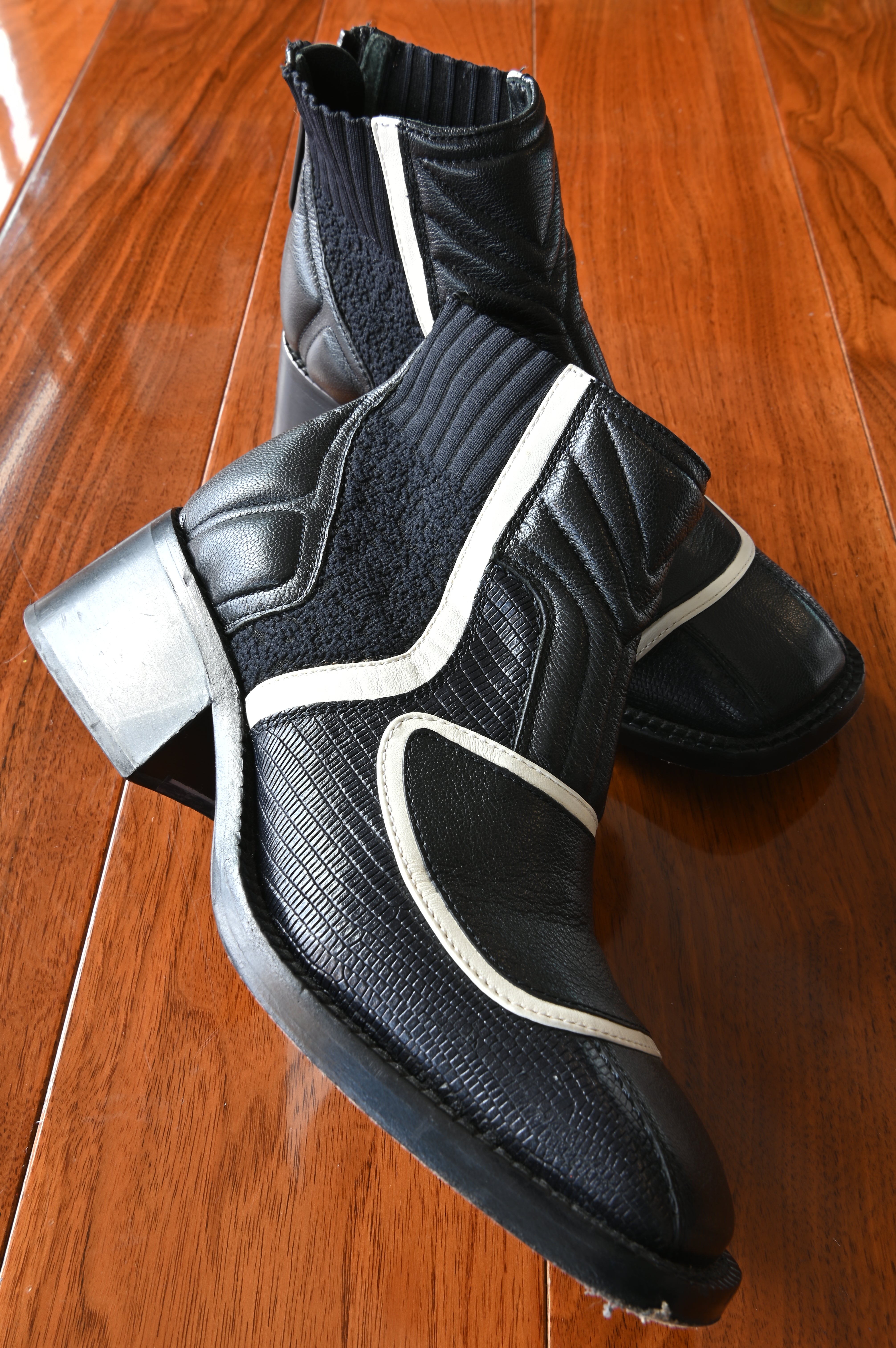 Chloé Black White Ankle Boots left