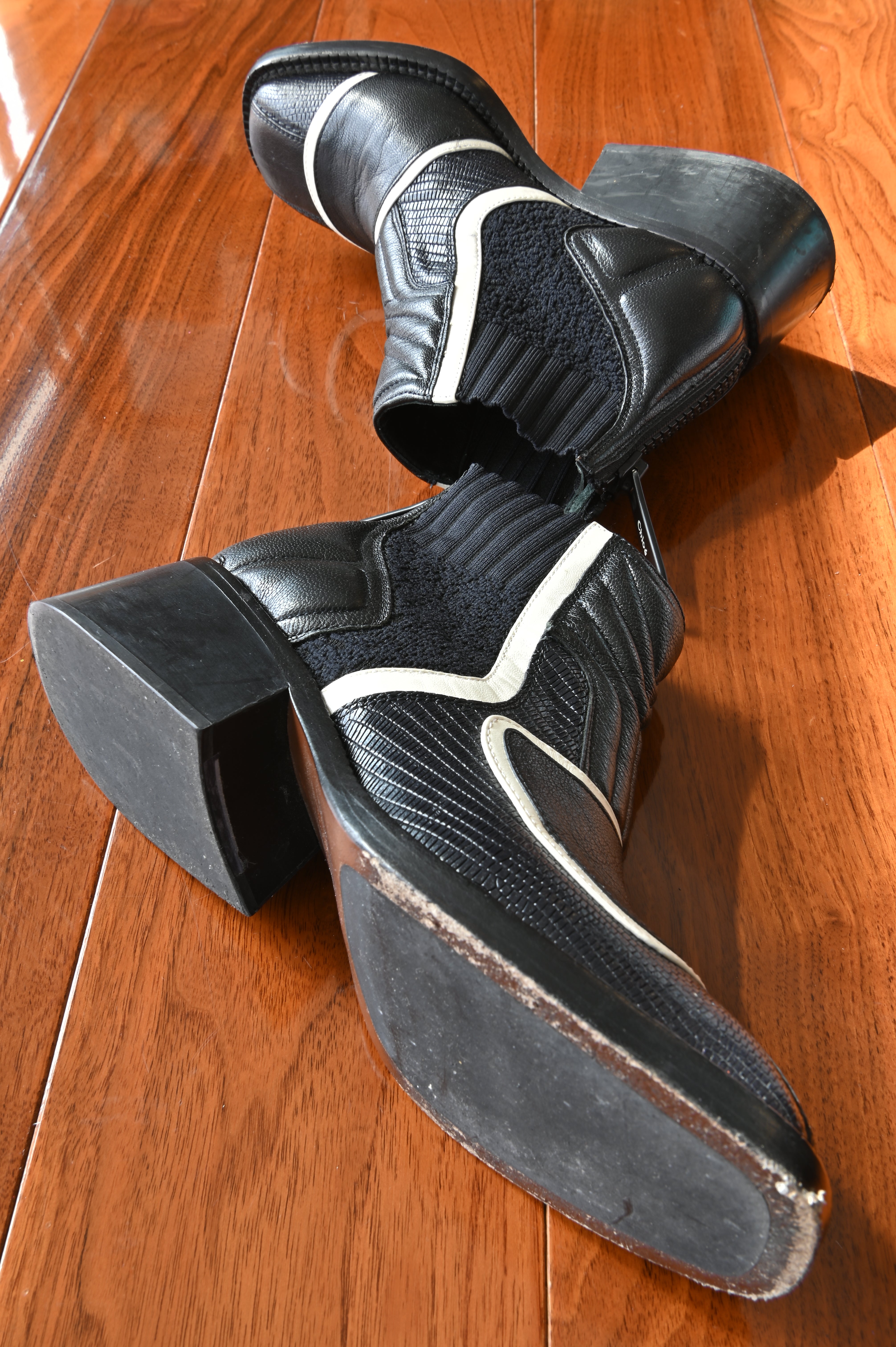 Chloé Black White Ankle Boots side