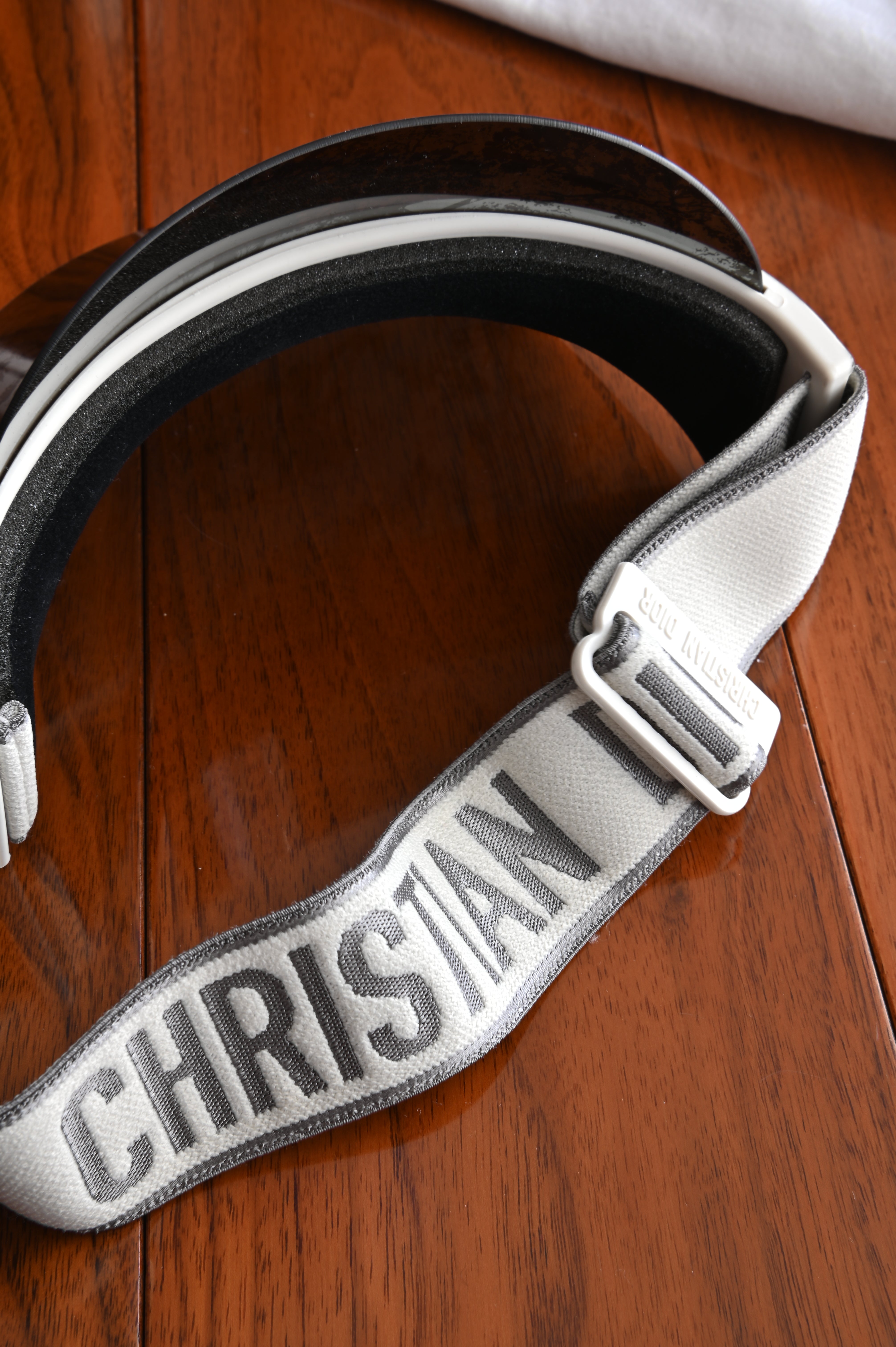 Christian Dior DiorClub V1U visor with a black and silver patterned brim close up