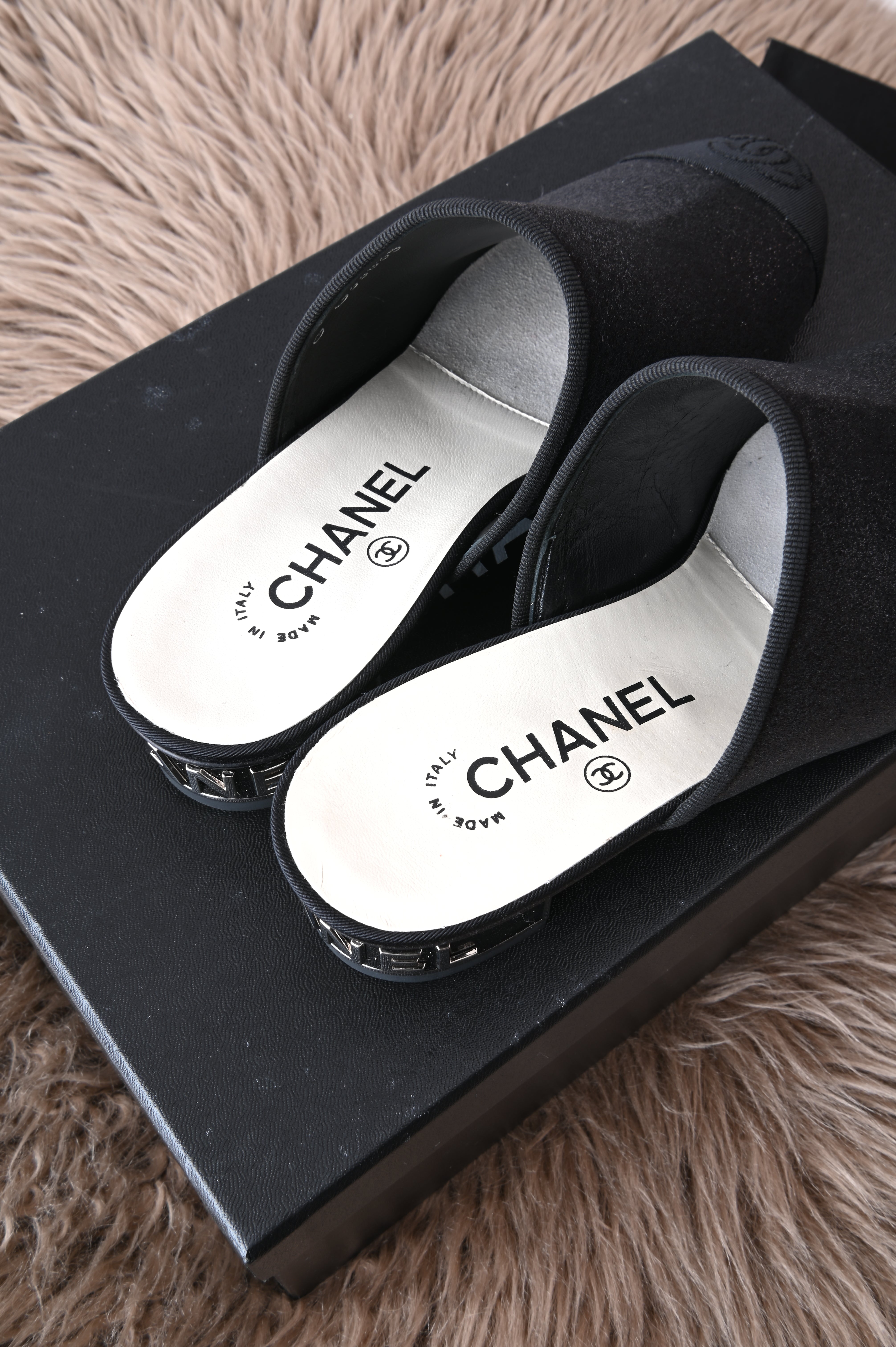 Chanel mules in glittery black