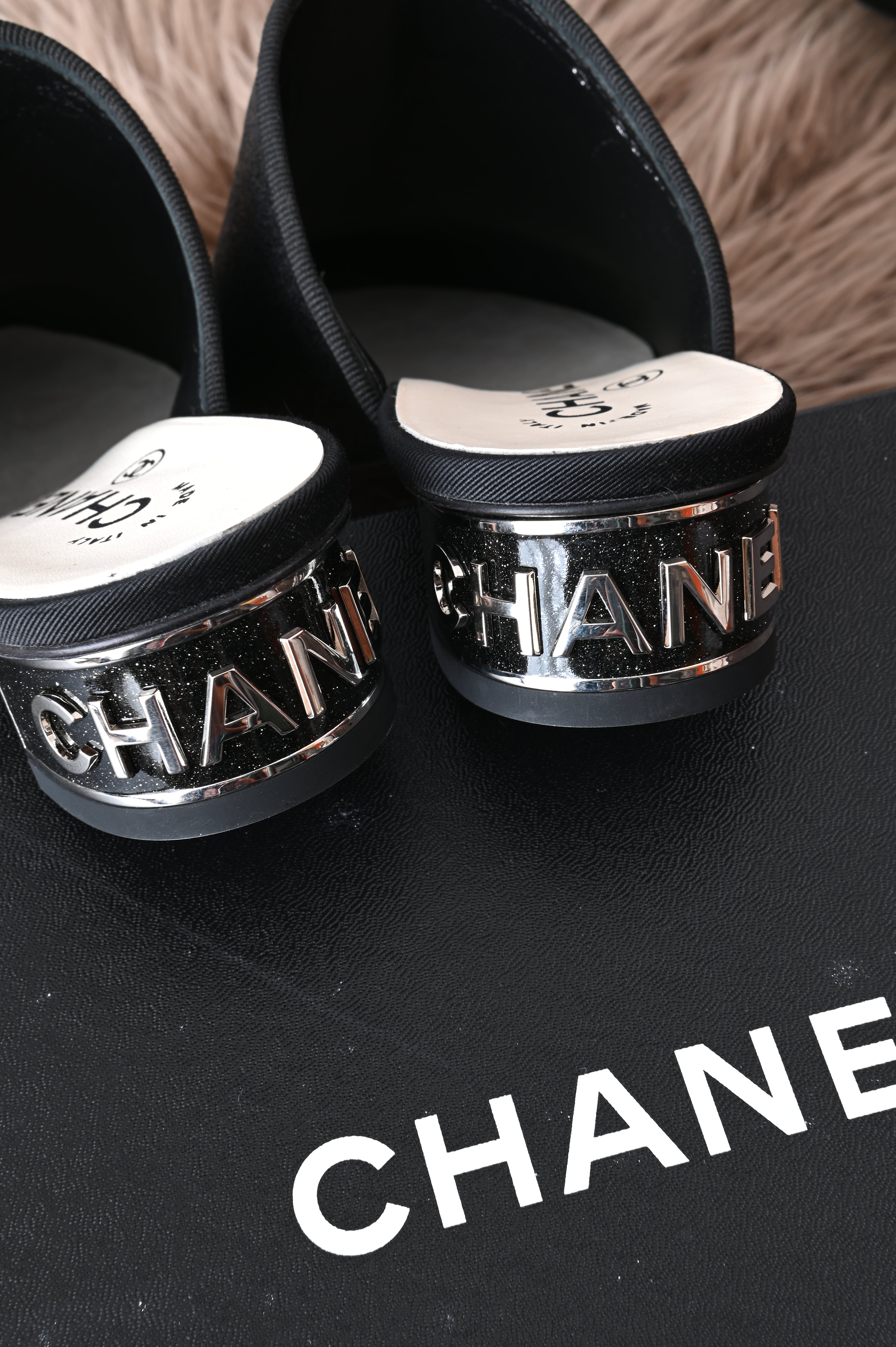 Chanel mules in glittery black