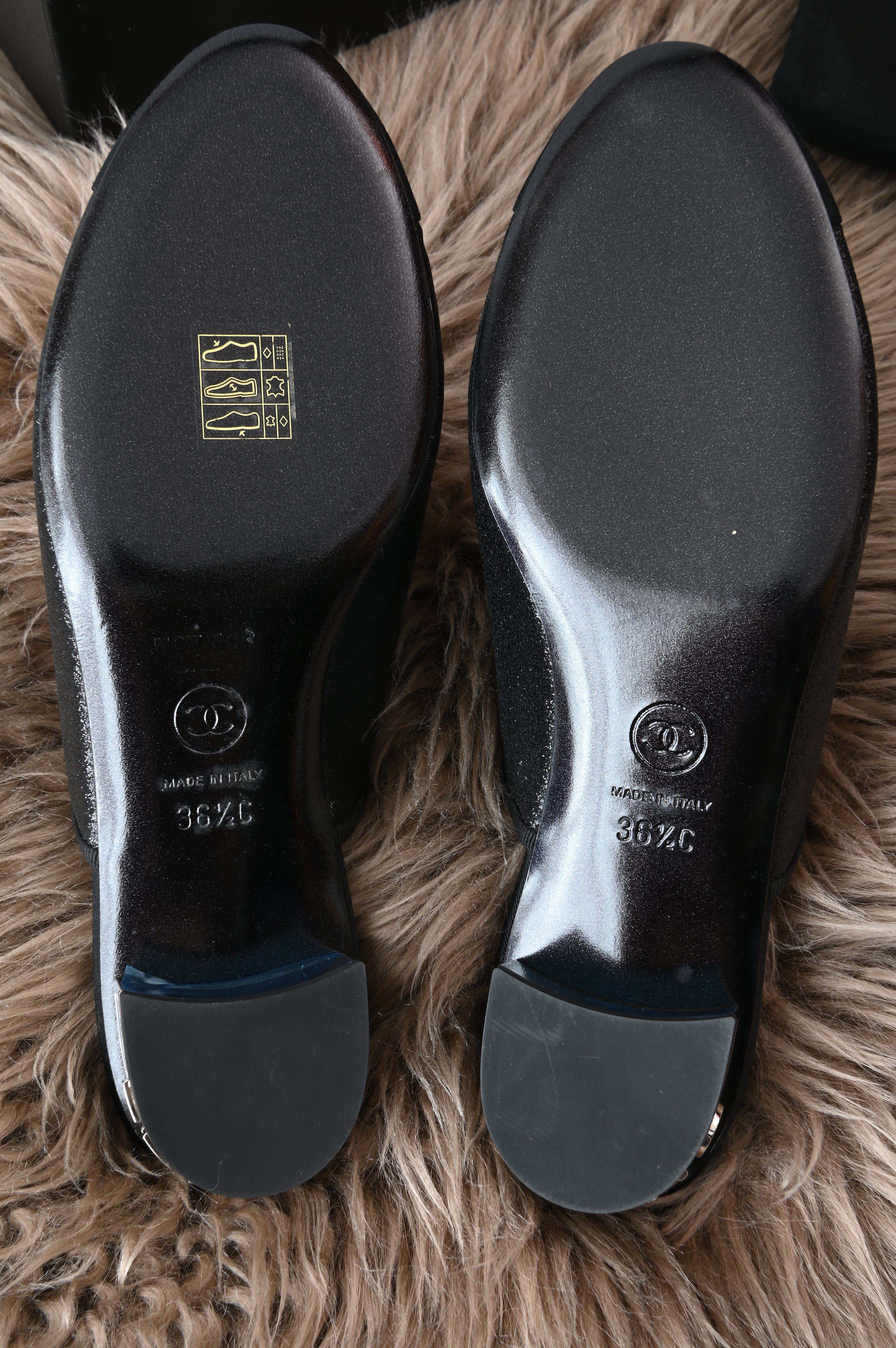 Chanel mules in glittery black