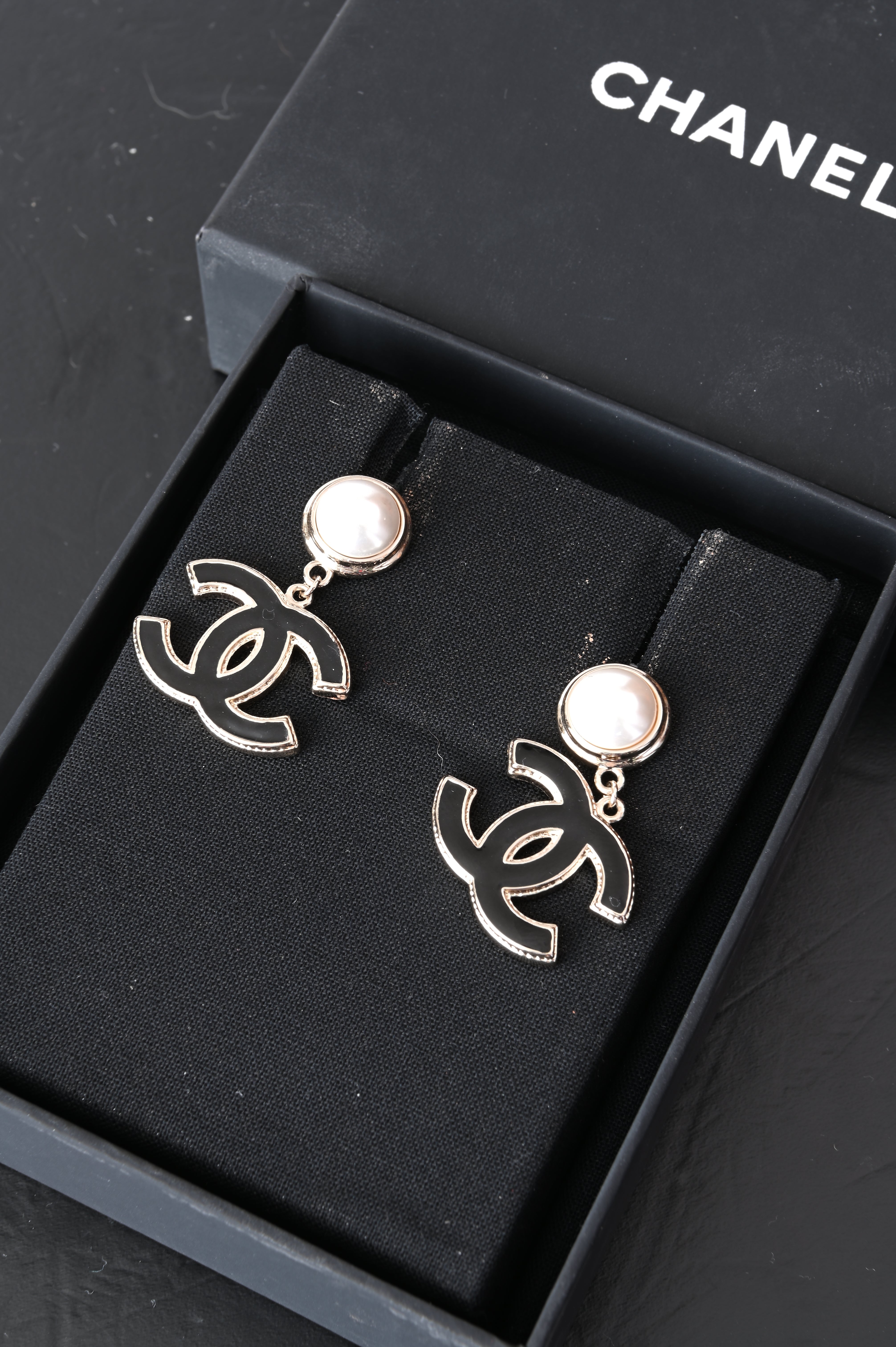 Chanel Earrings Pearl CC