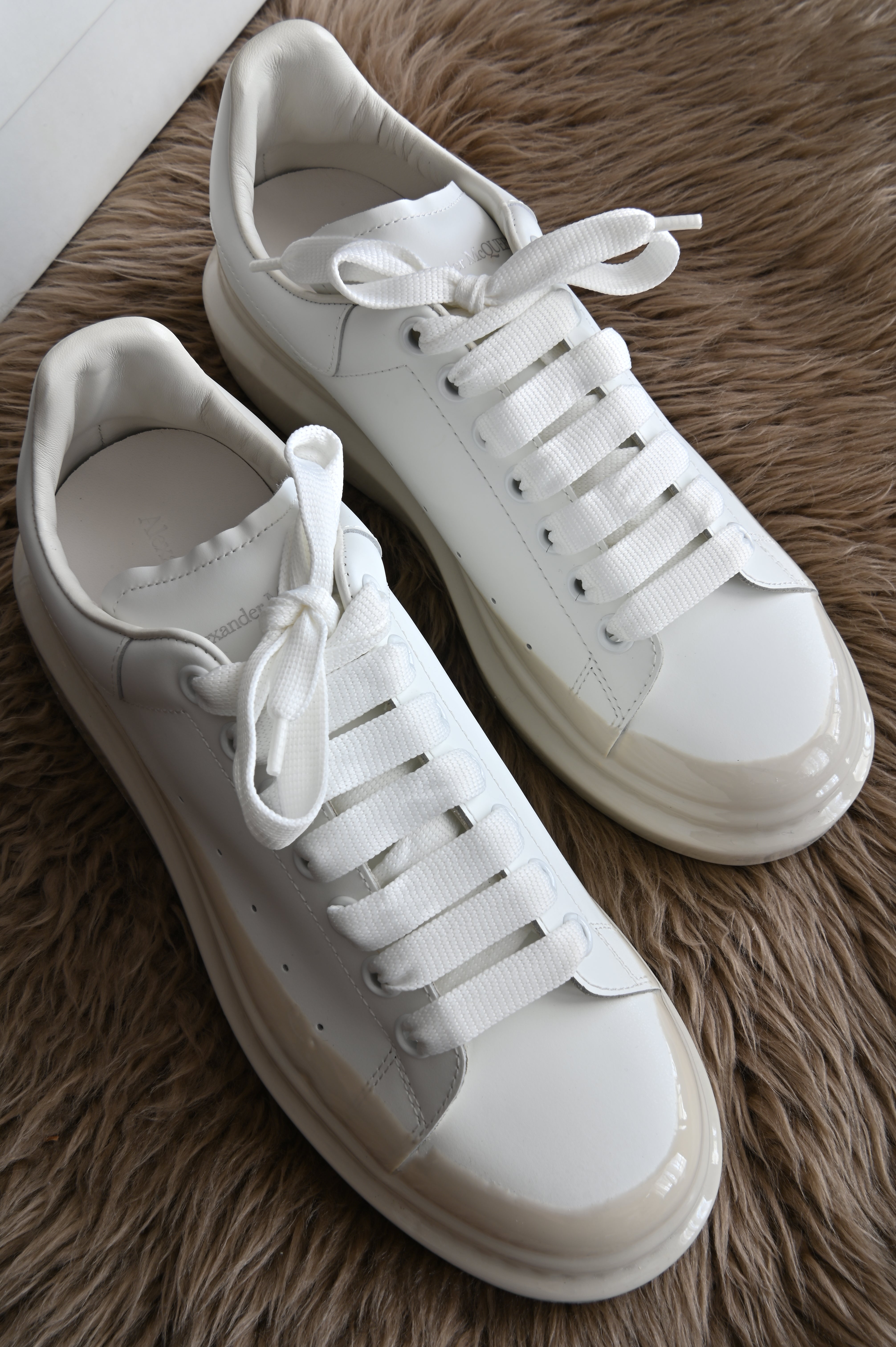 Alexander McQueen Oversized sneakers in white