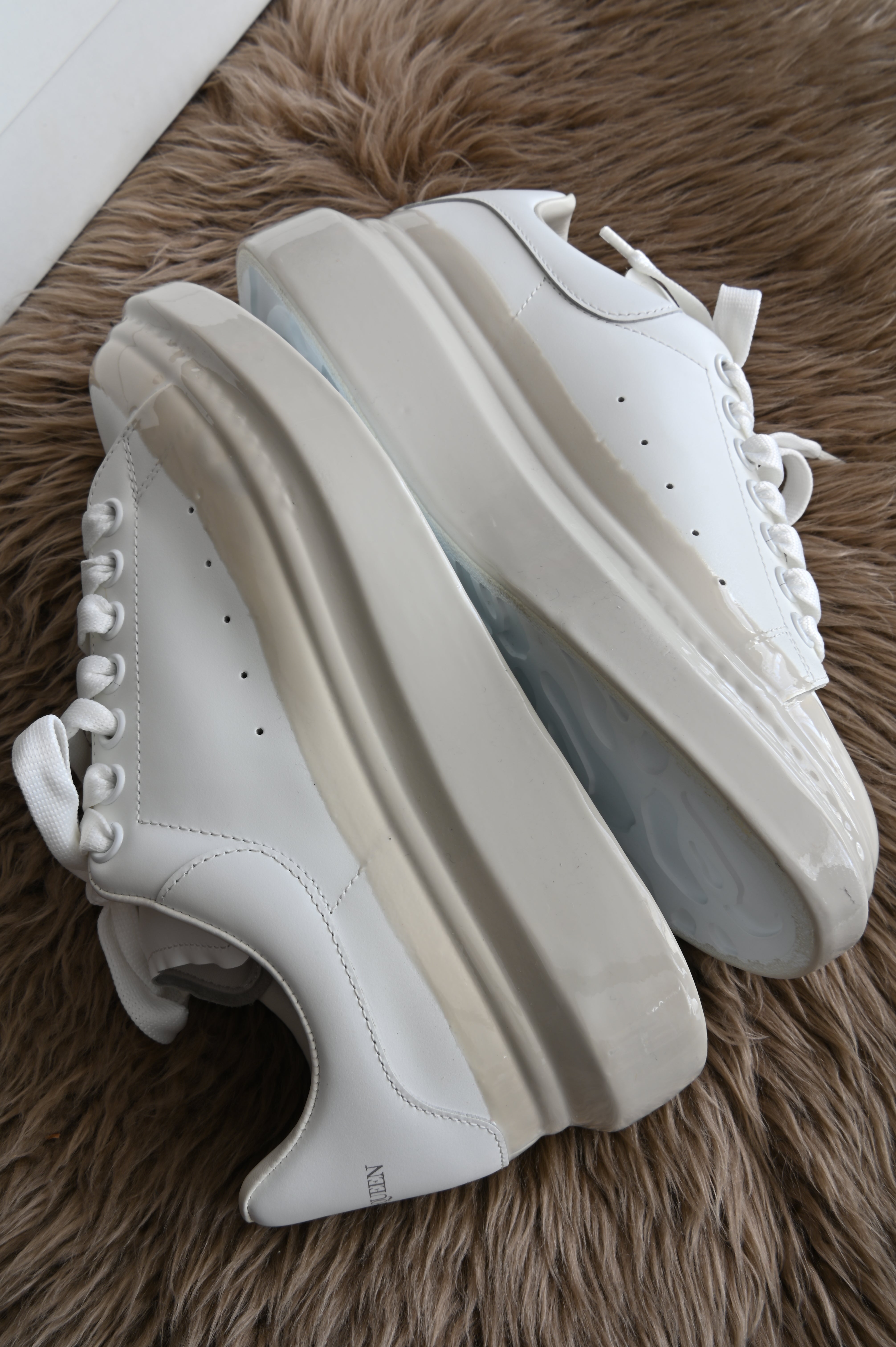 Alexander McQueen Oversized sneakers in white