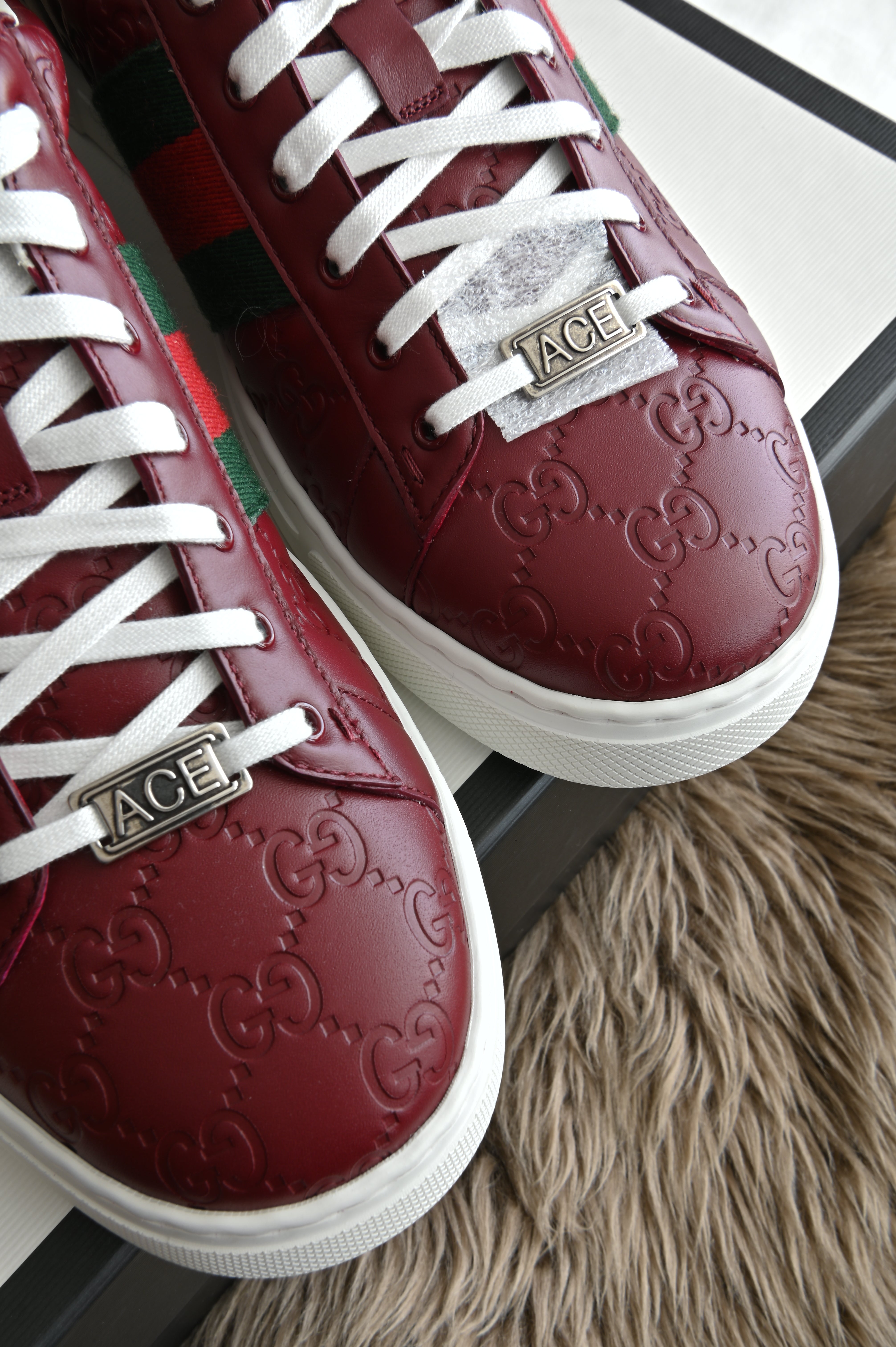 Gucci ACE Sneakers in Burgundy