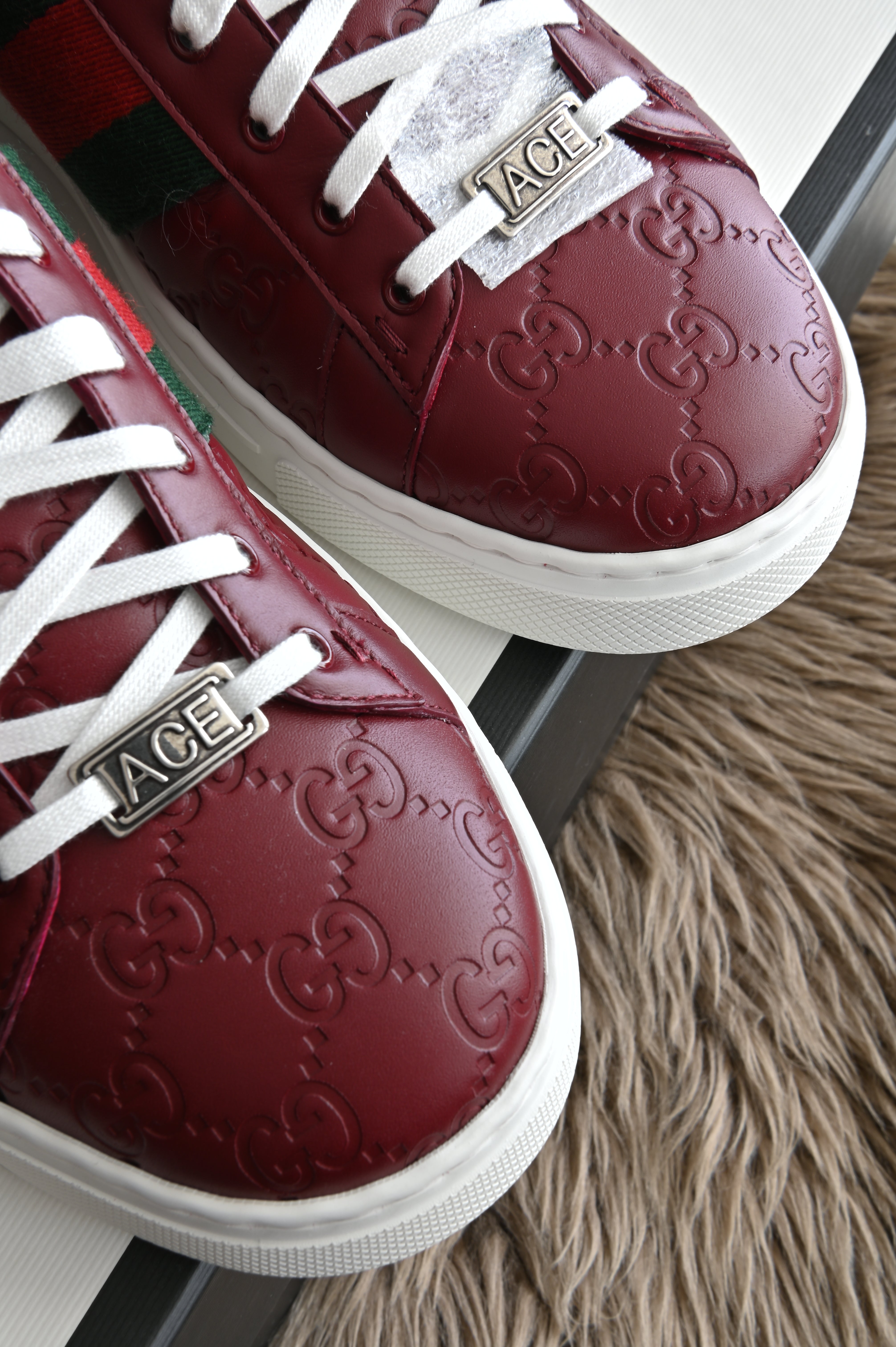 Gucci ACE Sneakers in Burgundy