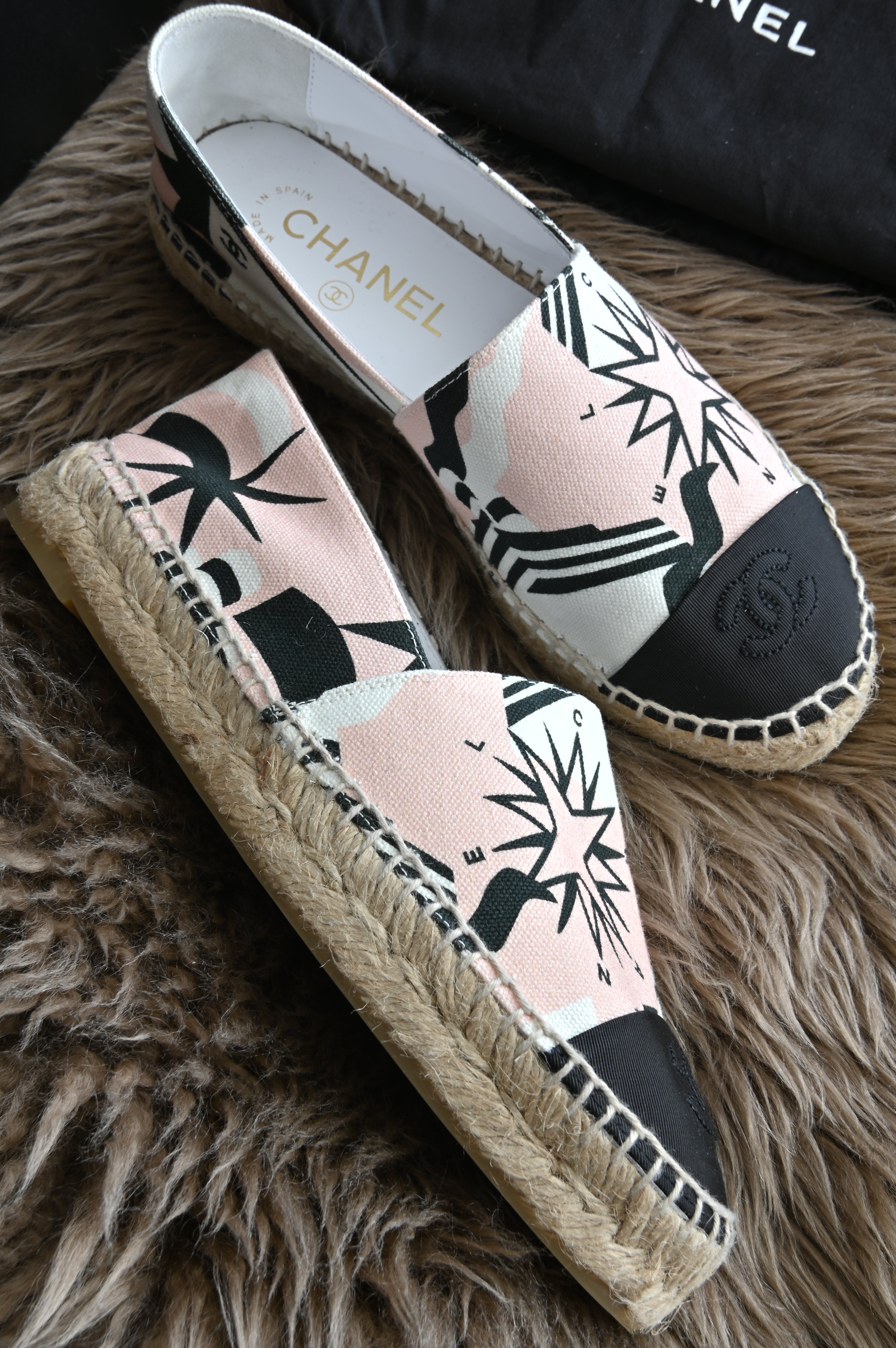 Chanel Espadrilles in light pink canvas with star print