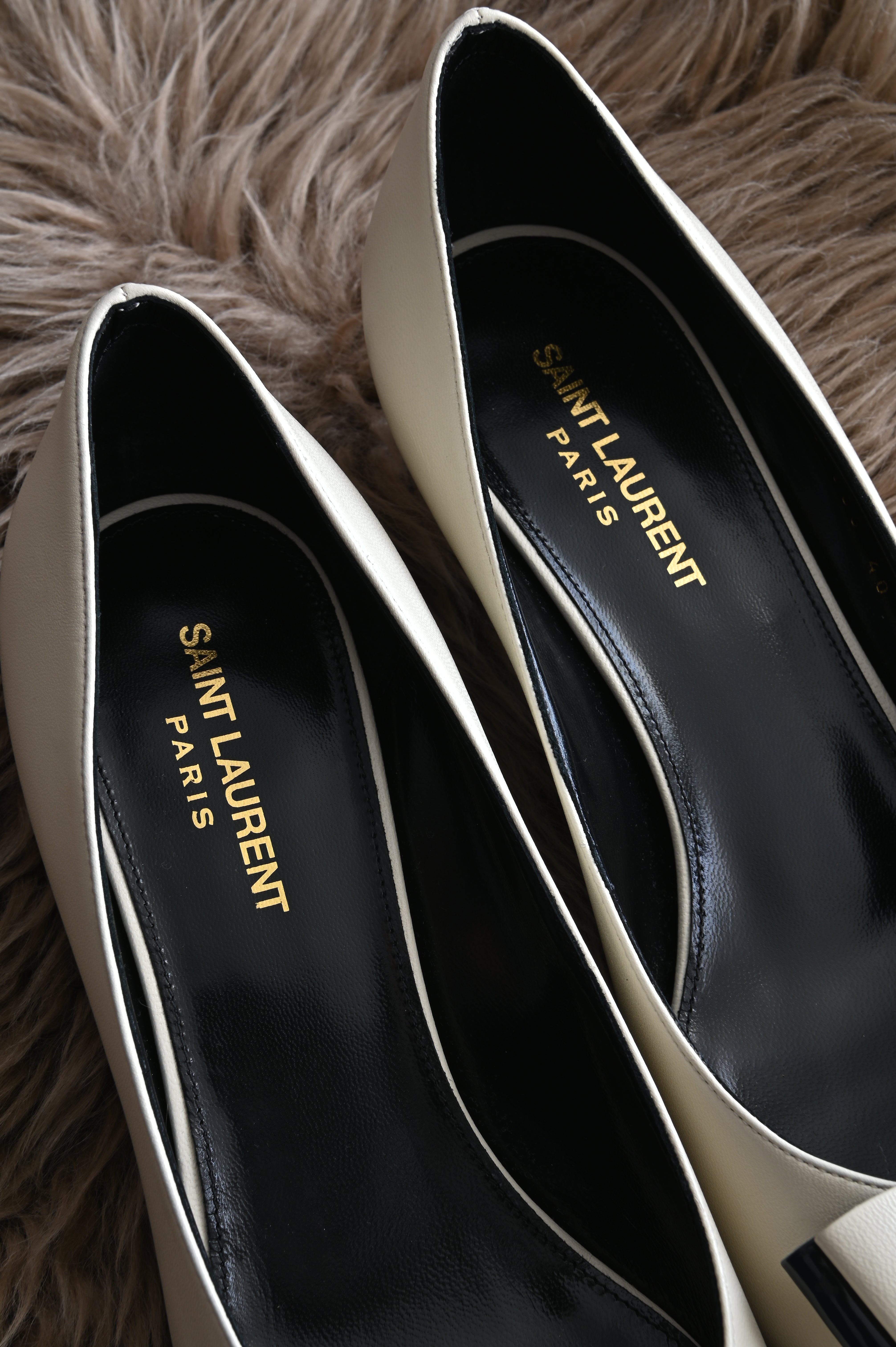 Saint Laurent Anaïs 55 bow pump in cream lambskin leather