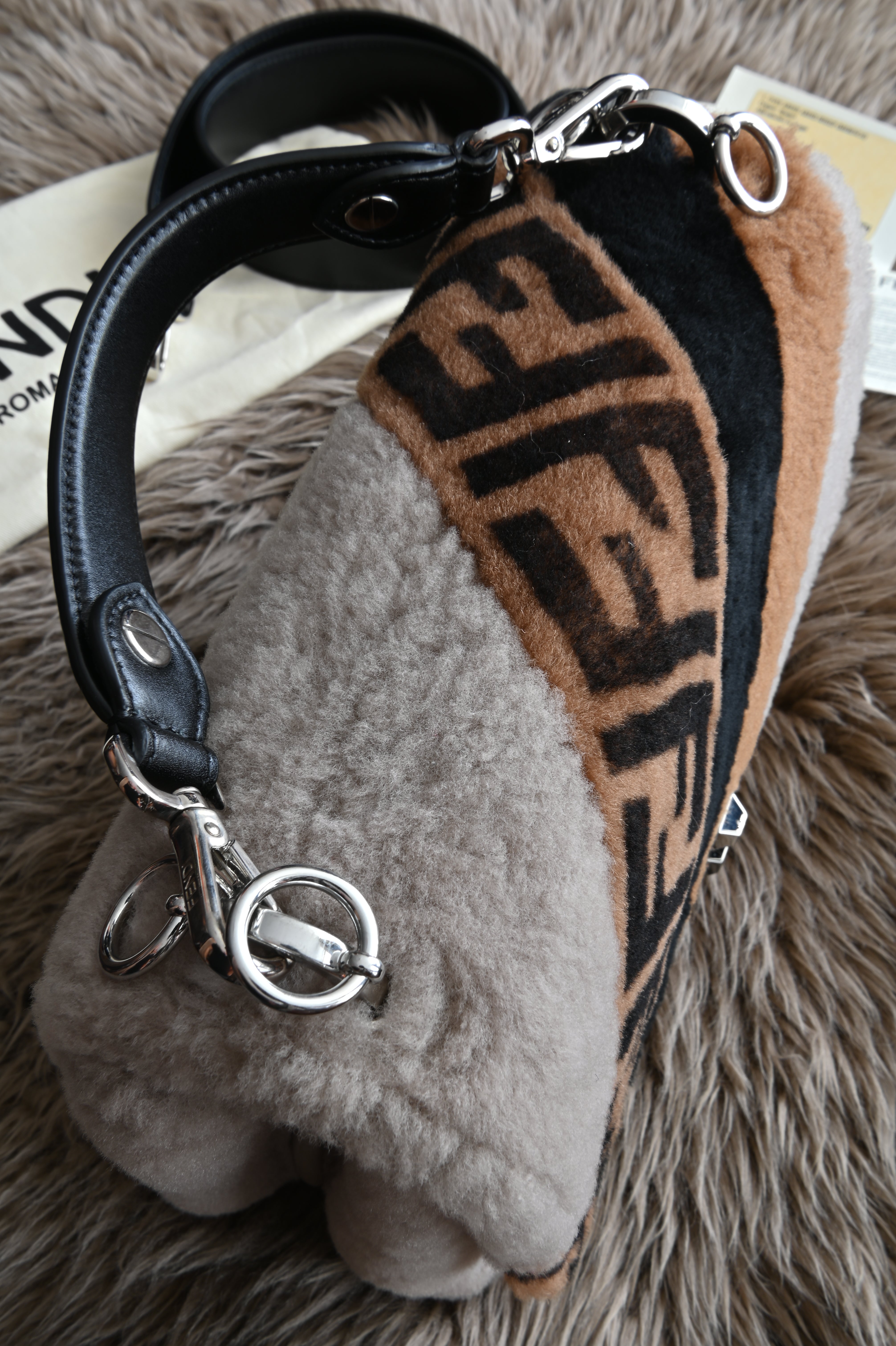 Fendi Shearling Medium Forever Kan I shoulder bag