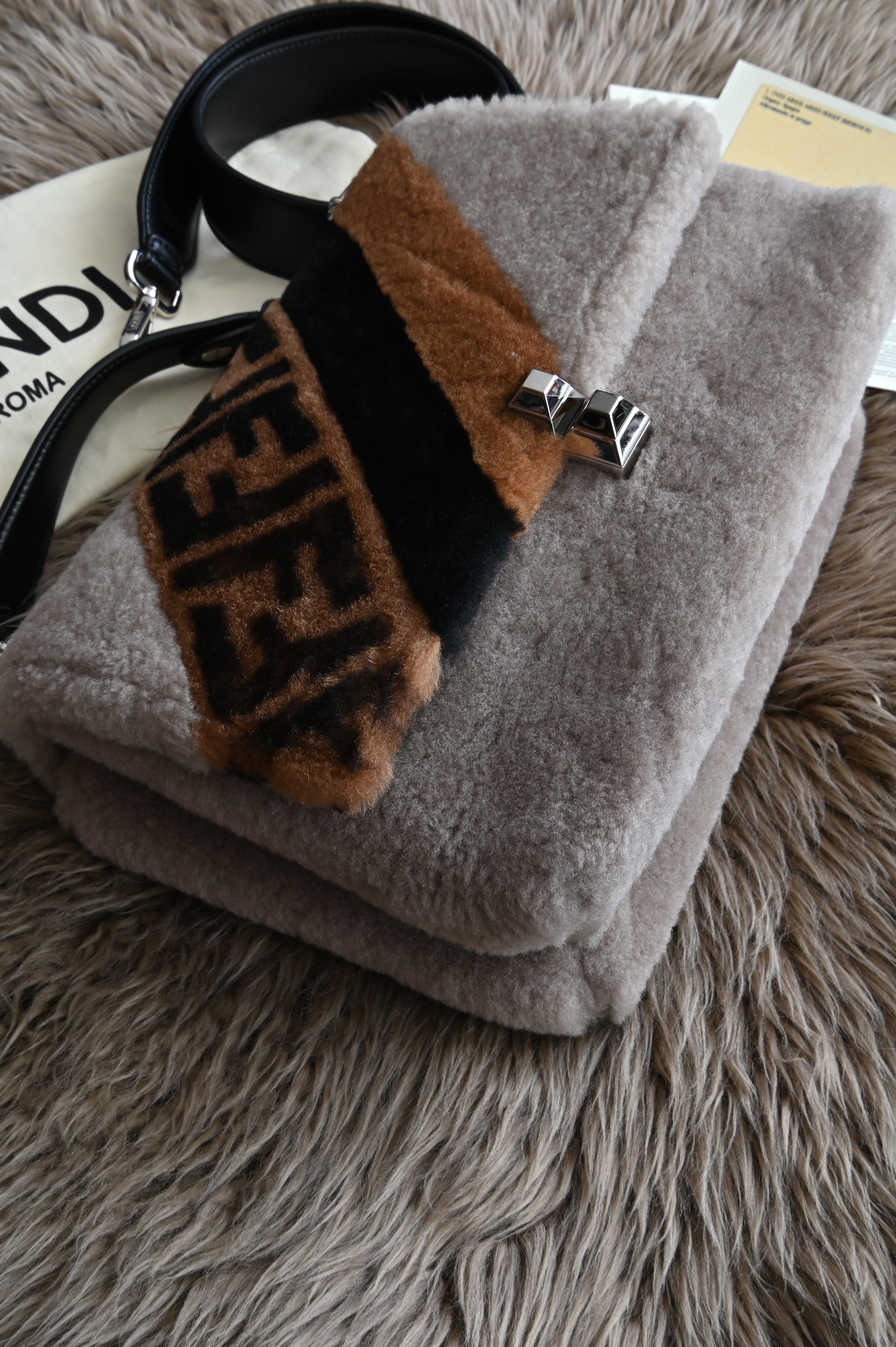 Fendi Shearling Medium Forever Kan I shoulder bag