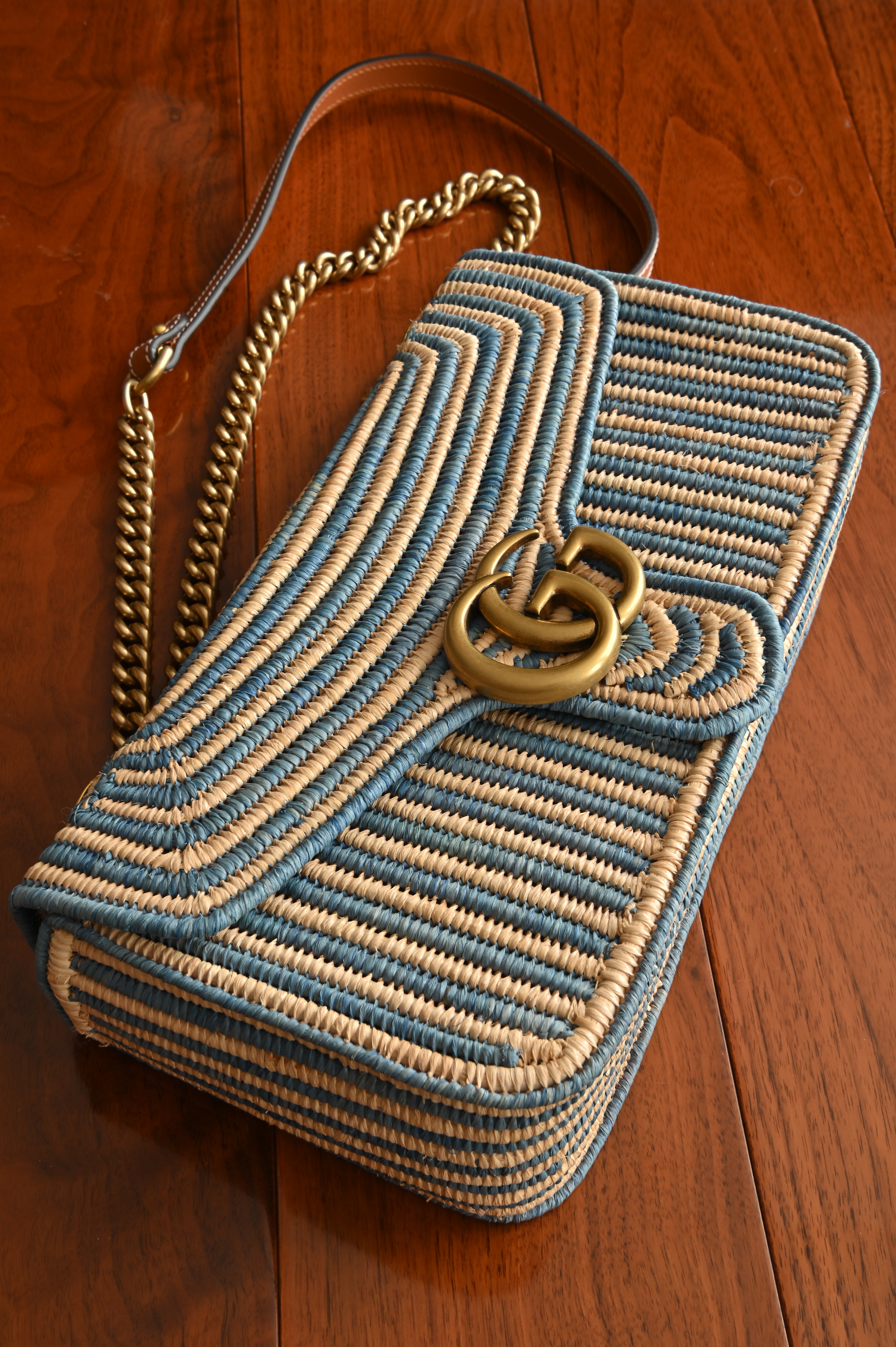 Gucci Marmont Small Shoulder Bag in blue Tan woven raffia Gold