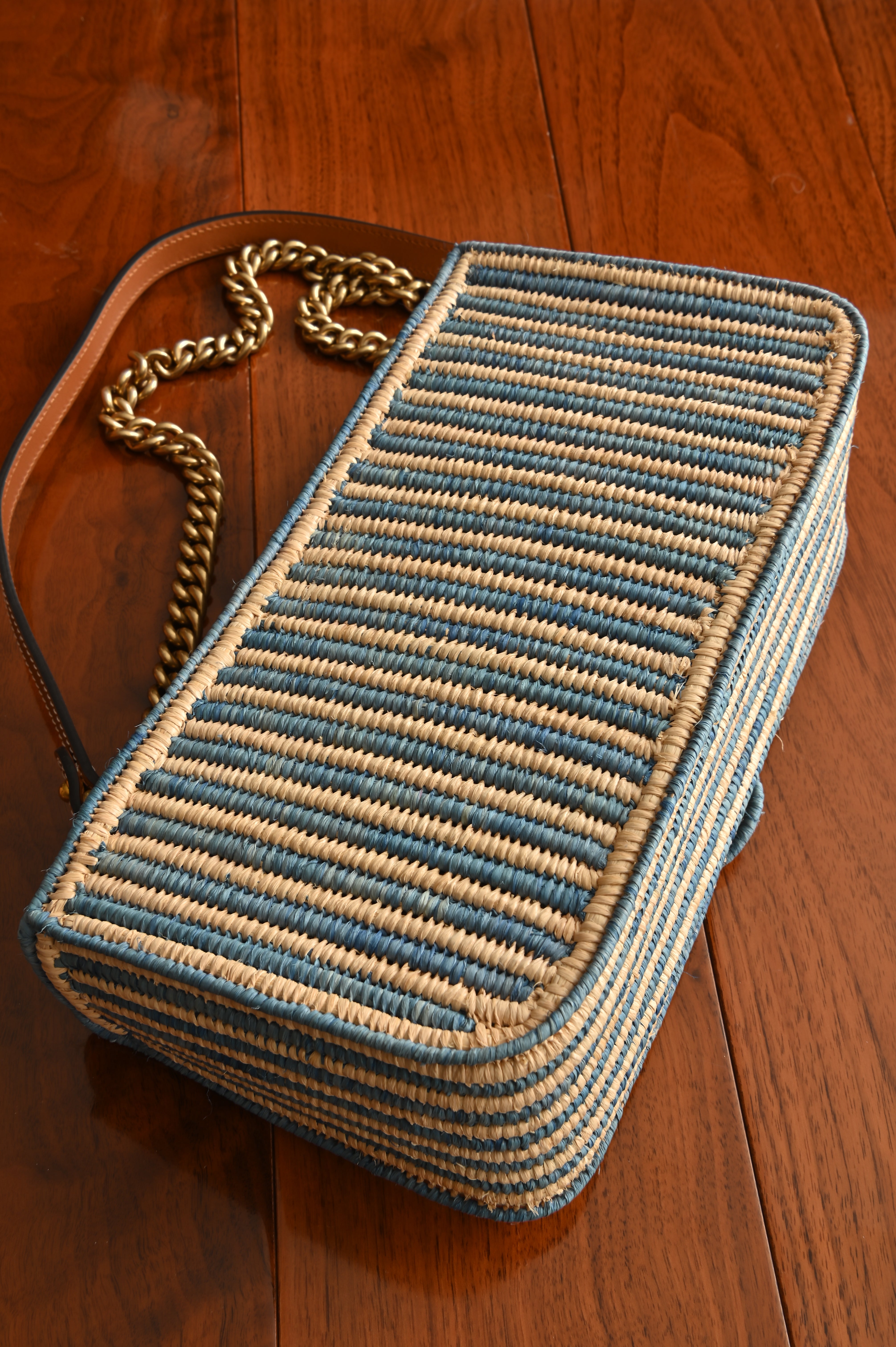 Gucci Marmont Small Shoulder Bag in blue Tan woven raffia Gold