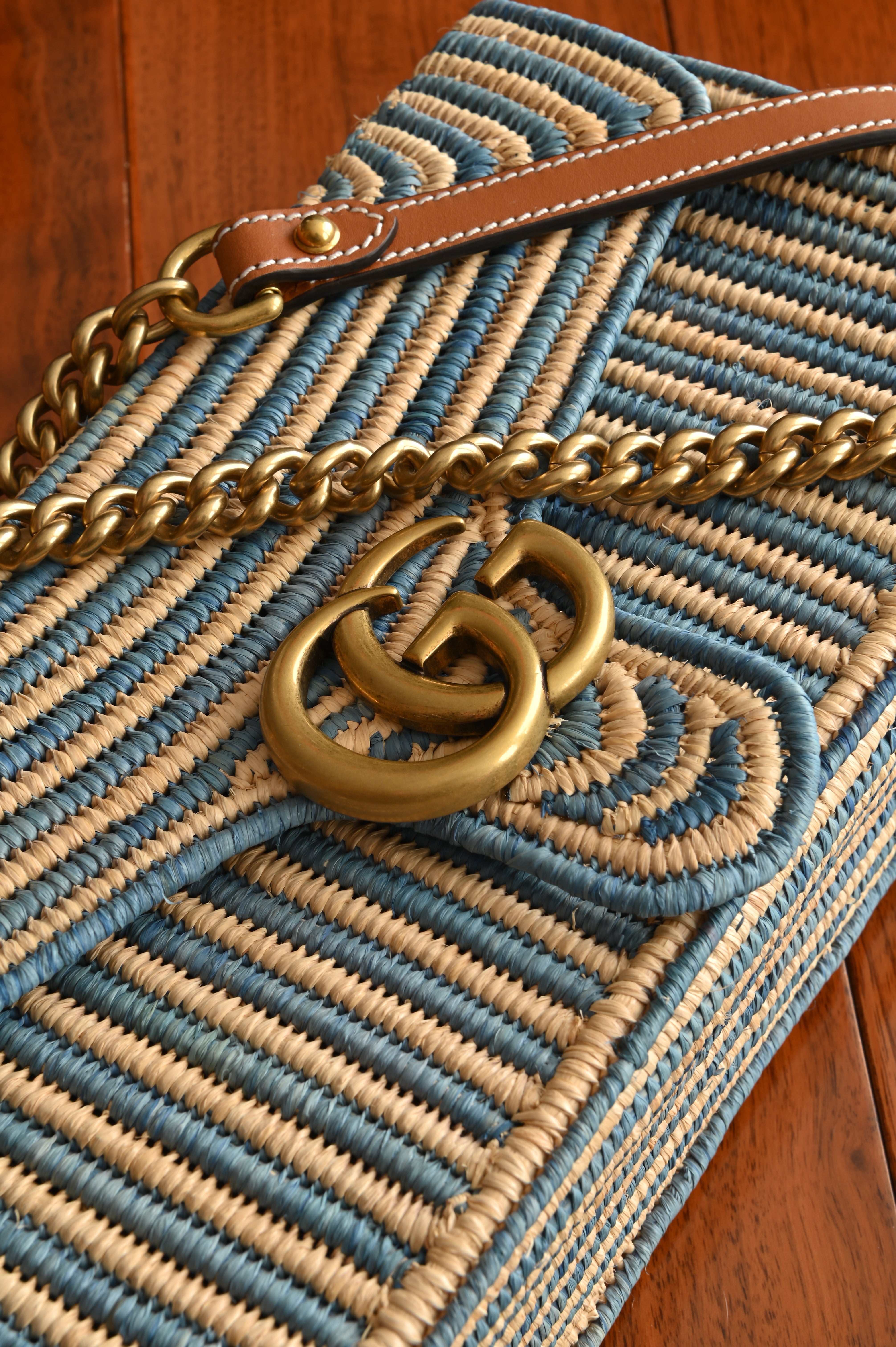 Gucci Marmont Small Shoulder Bag in blue Tan woven raffia Gold