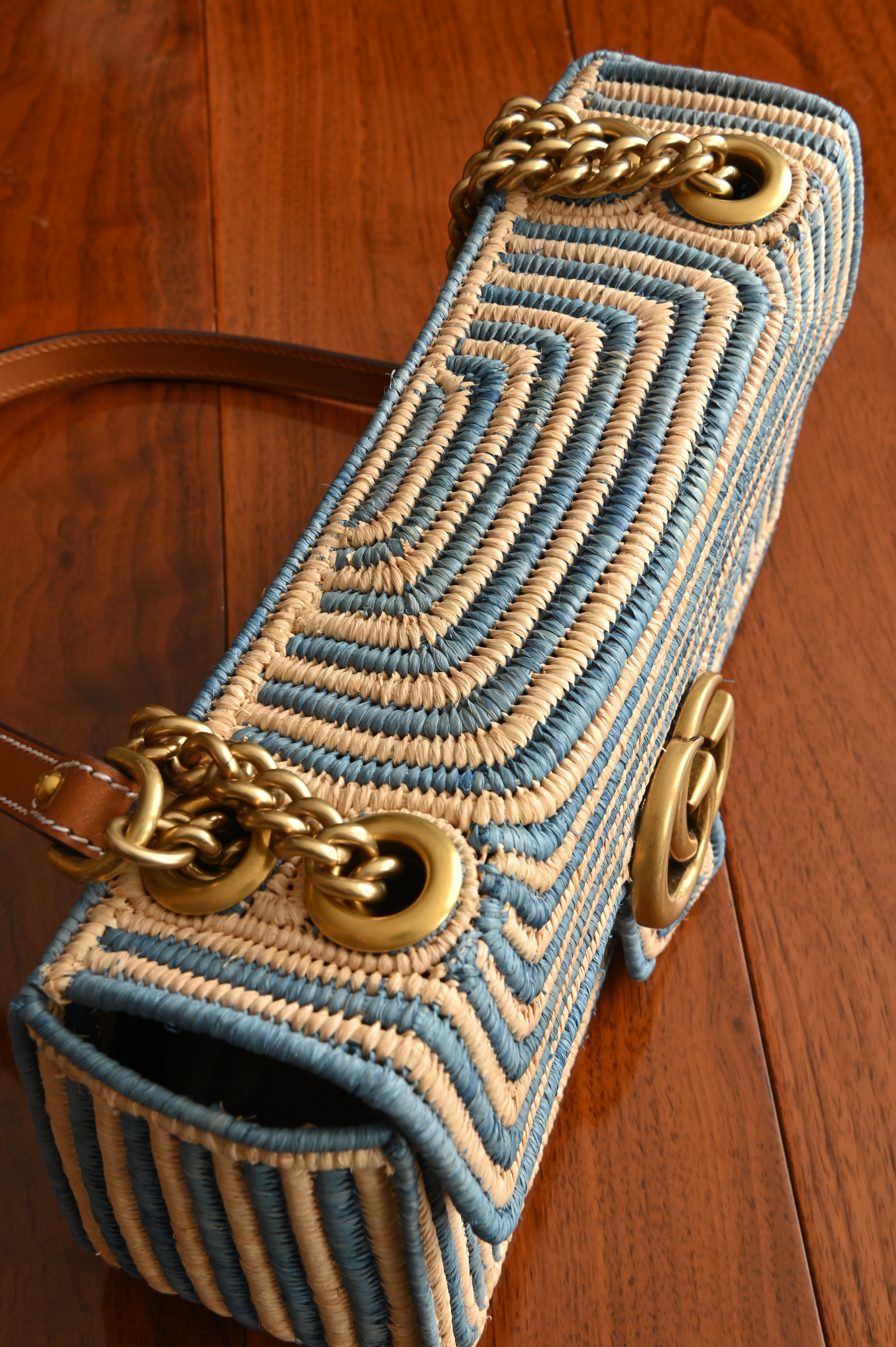 Gucci Marmont Small Shoulder Bag in blue Tan woven raffia Gold