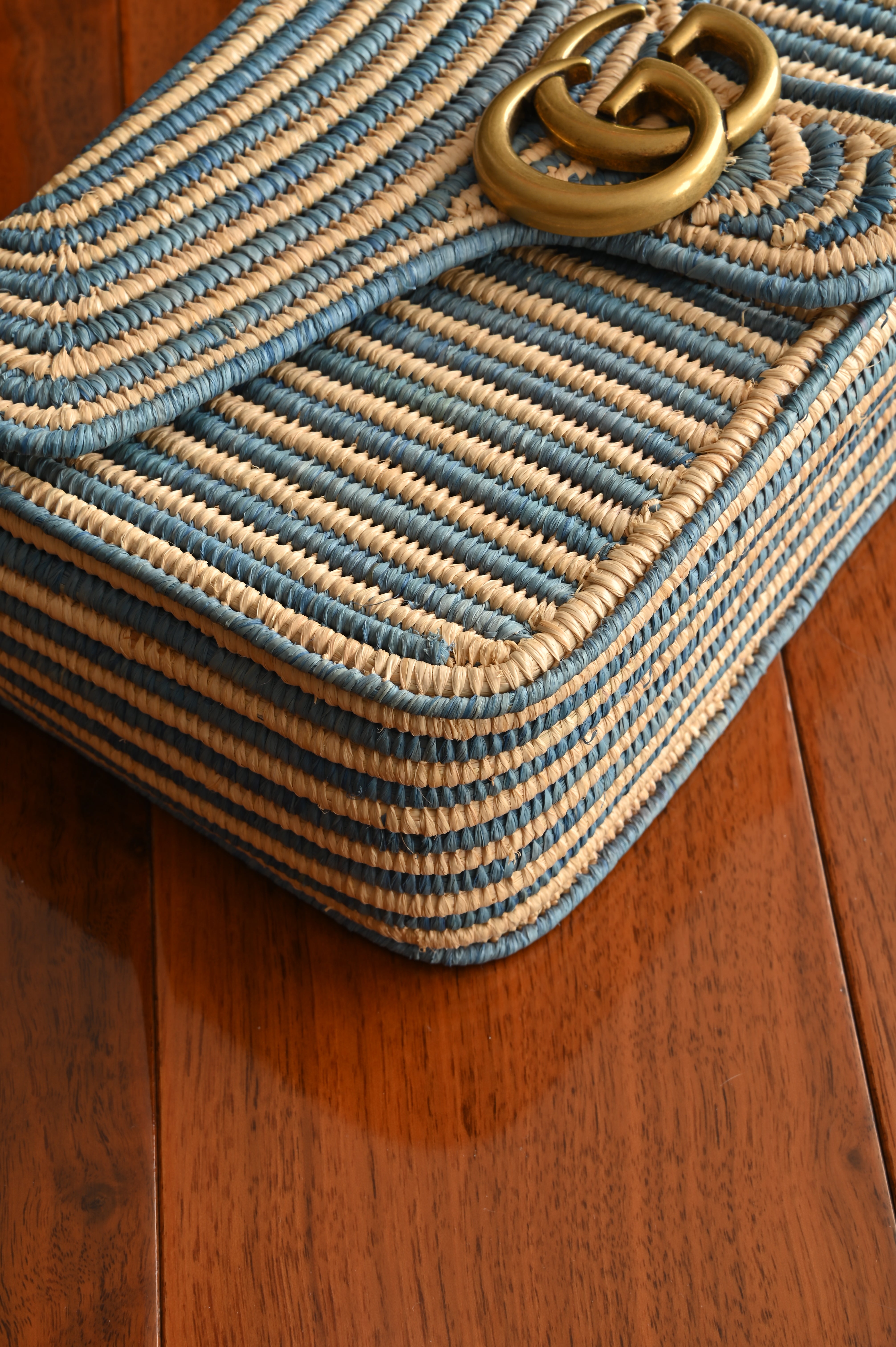 Gucci Marmont Small Shoulder Bag in blue Tan woven raffia Gold