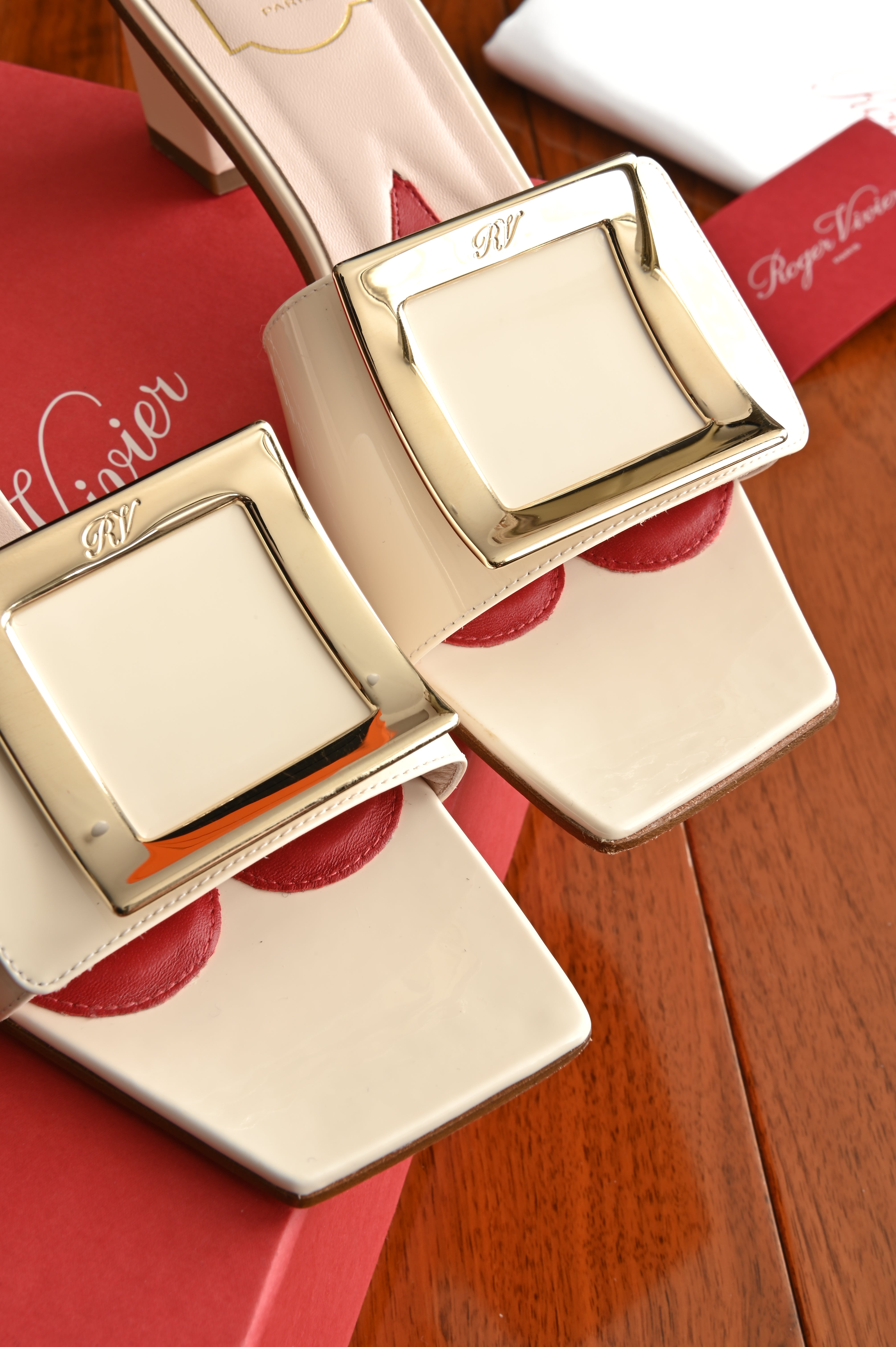 Roger Vivier Love metal Buckle Mule in Patent leather