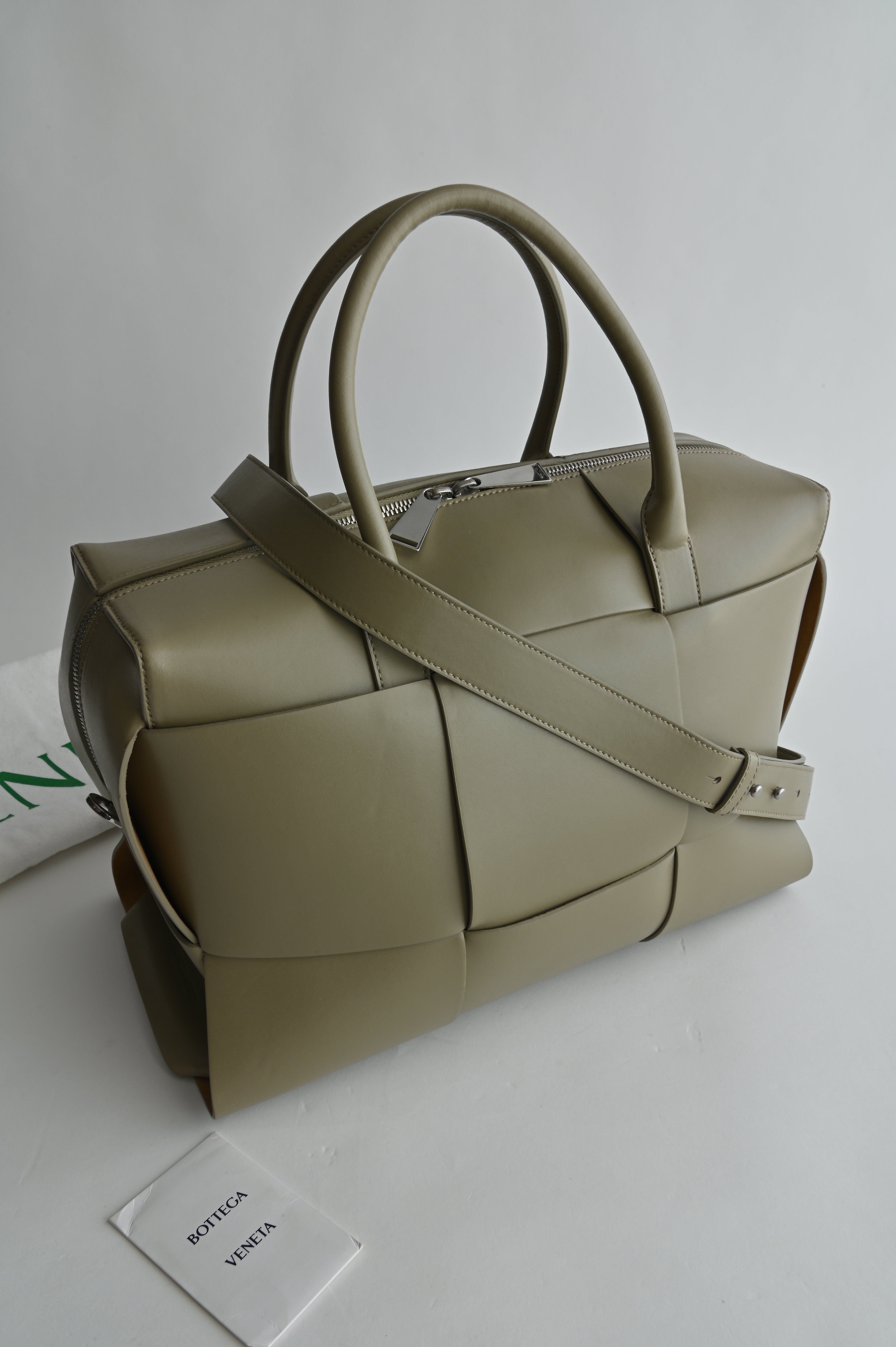 Bottega Veneta Calf Leather Maxi Intrecciato Arco Briefcase