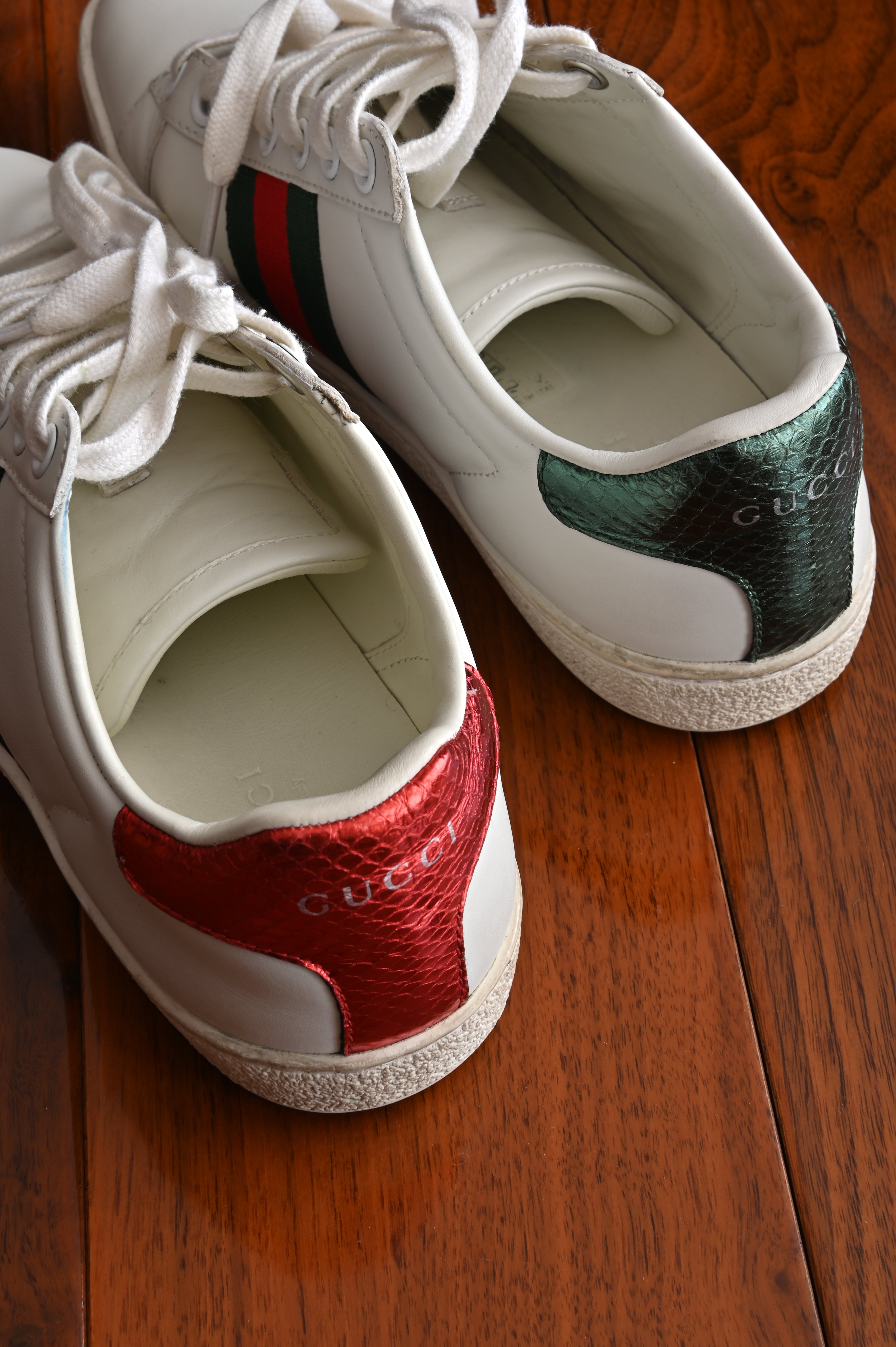 Gucci Ace low-top sneakers White Leather with Green Red Web stripe gold Embroidered Bee back