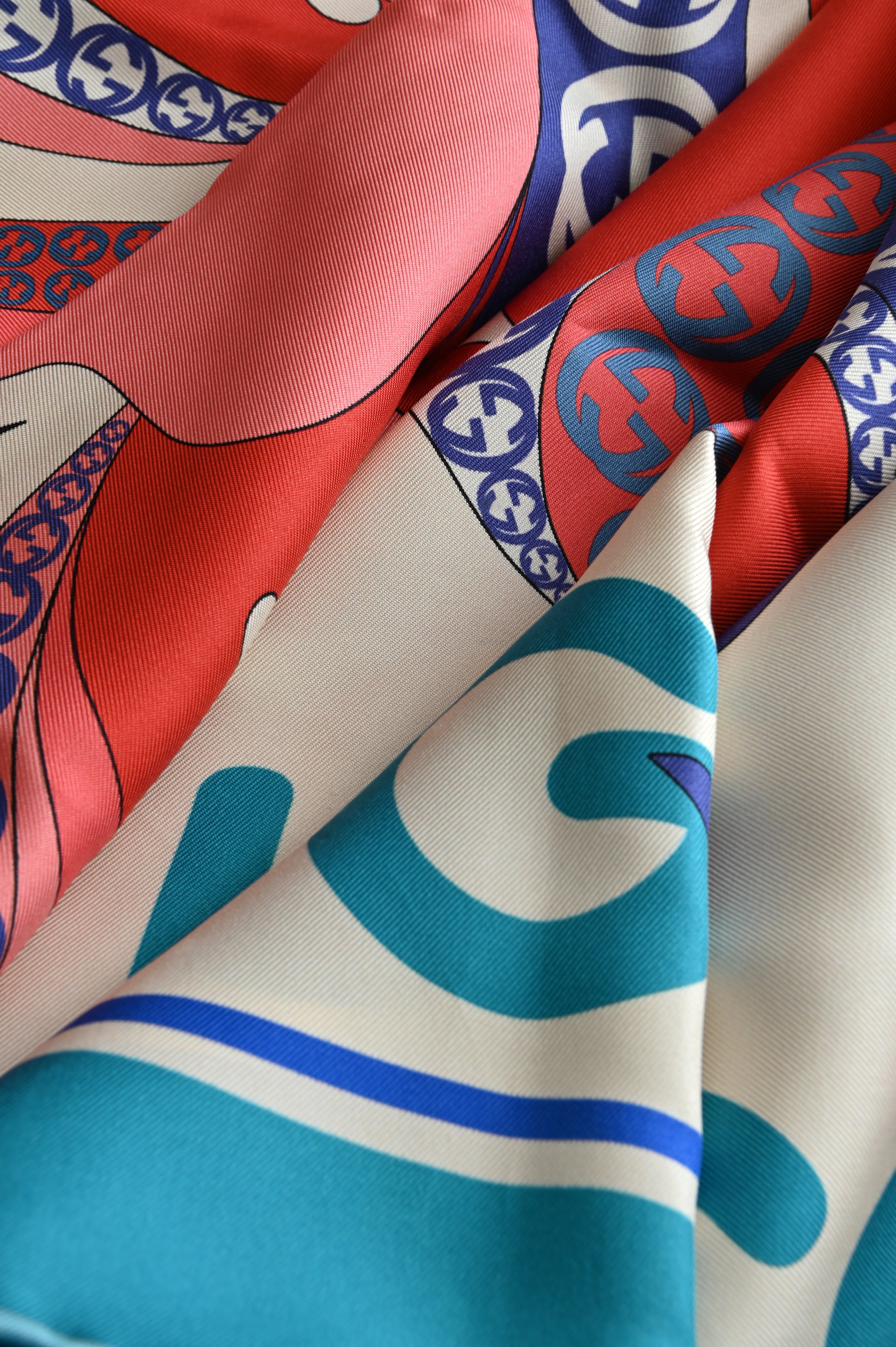 Gucci Bauhinia flower Silk Scarf details two