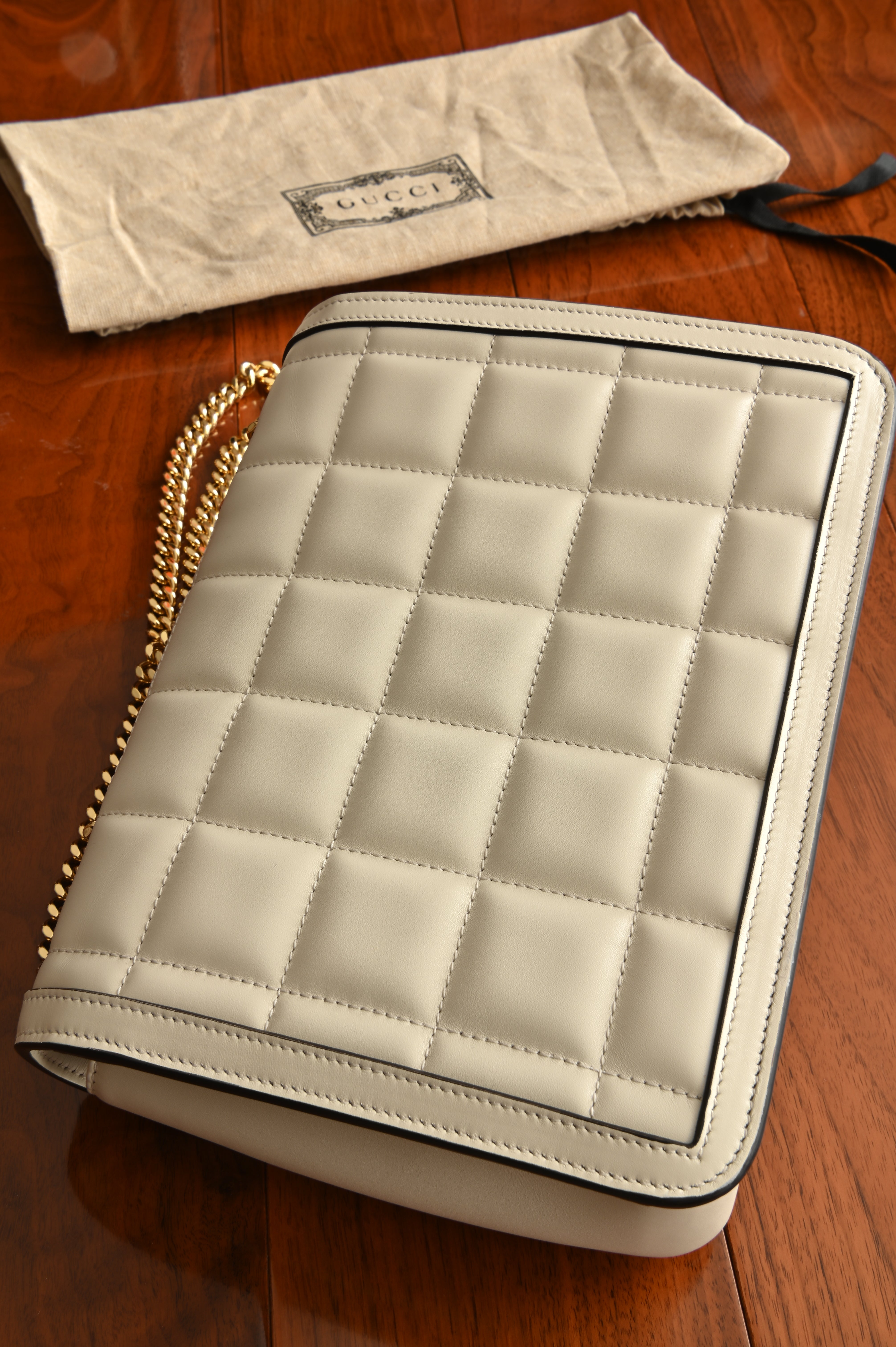 Gucci Deco Small Shoulder Bag in White Quilted Calf leather with Gold Silver-toned Lock back