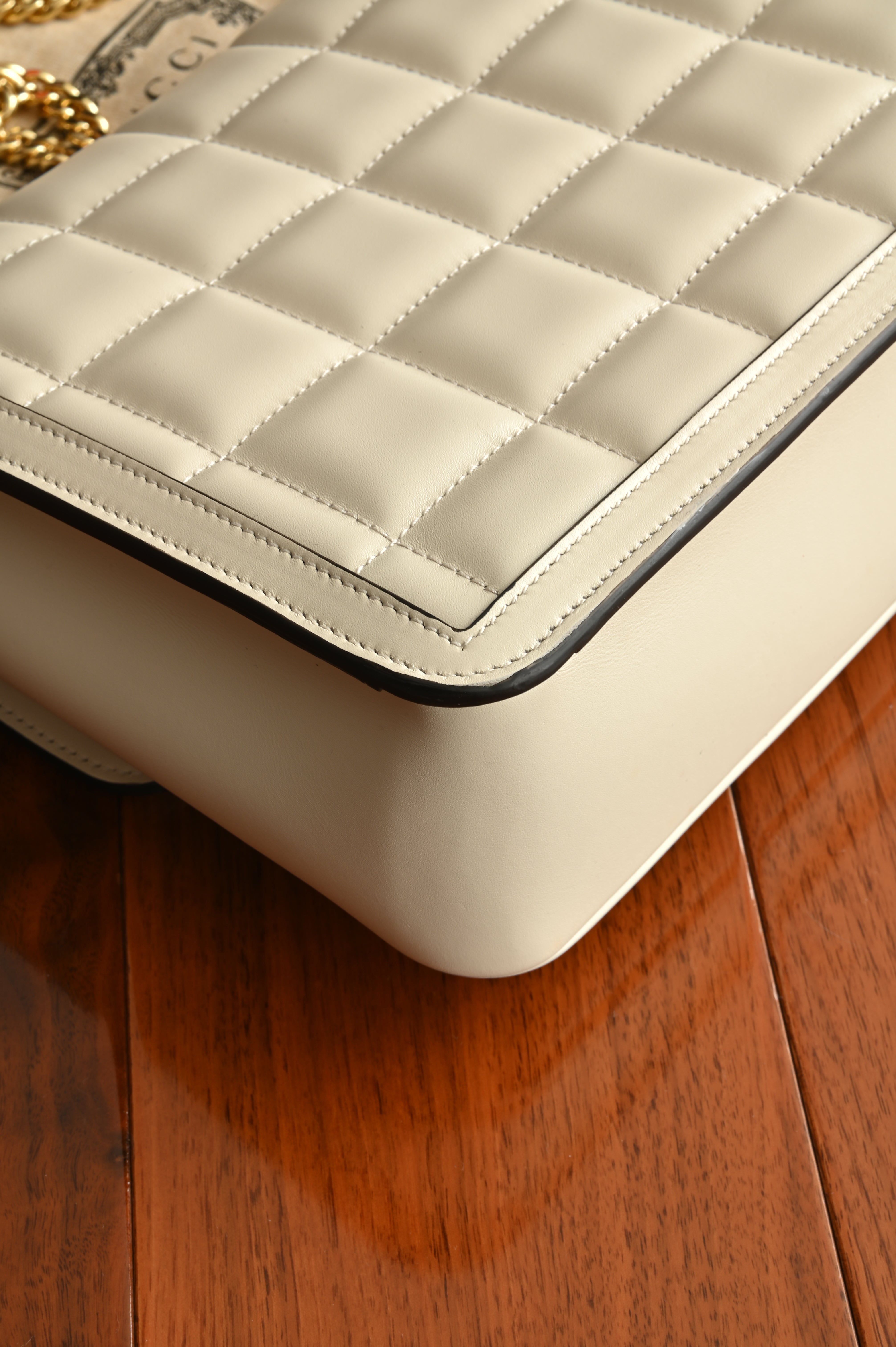 Gucci Deco Small Shoulder Bag in White Quilted Calf leather with Gold Silver-toned Lock back corner