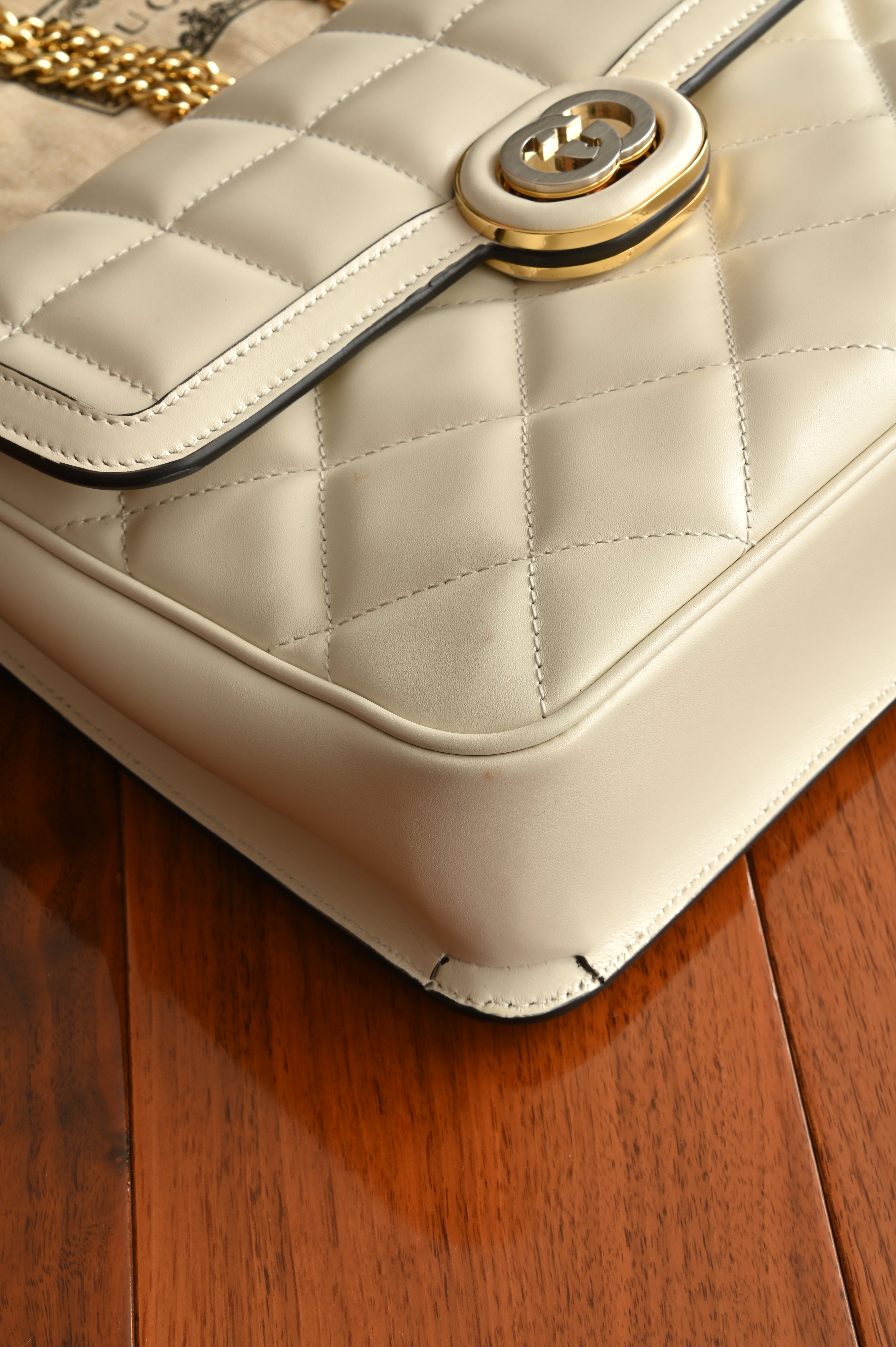 Gucci Deco Small Shoulder Bag in White Quilted Calf leather with Gold Silver-toned Lock corner