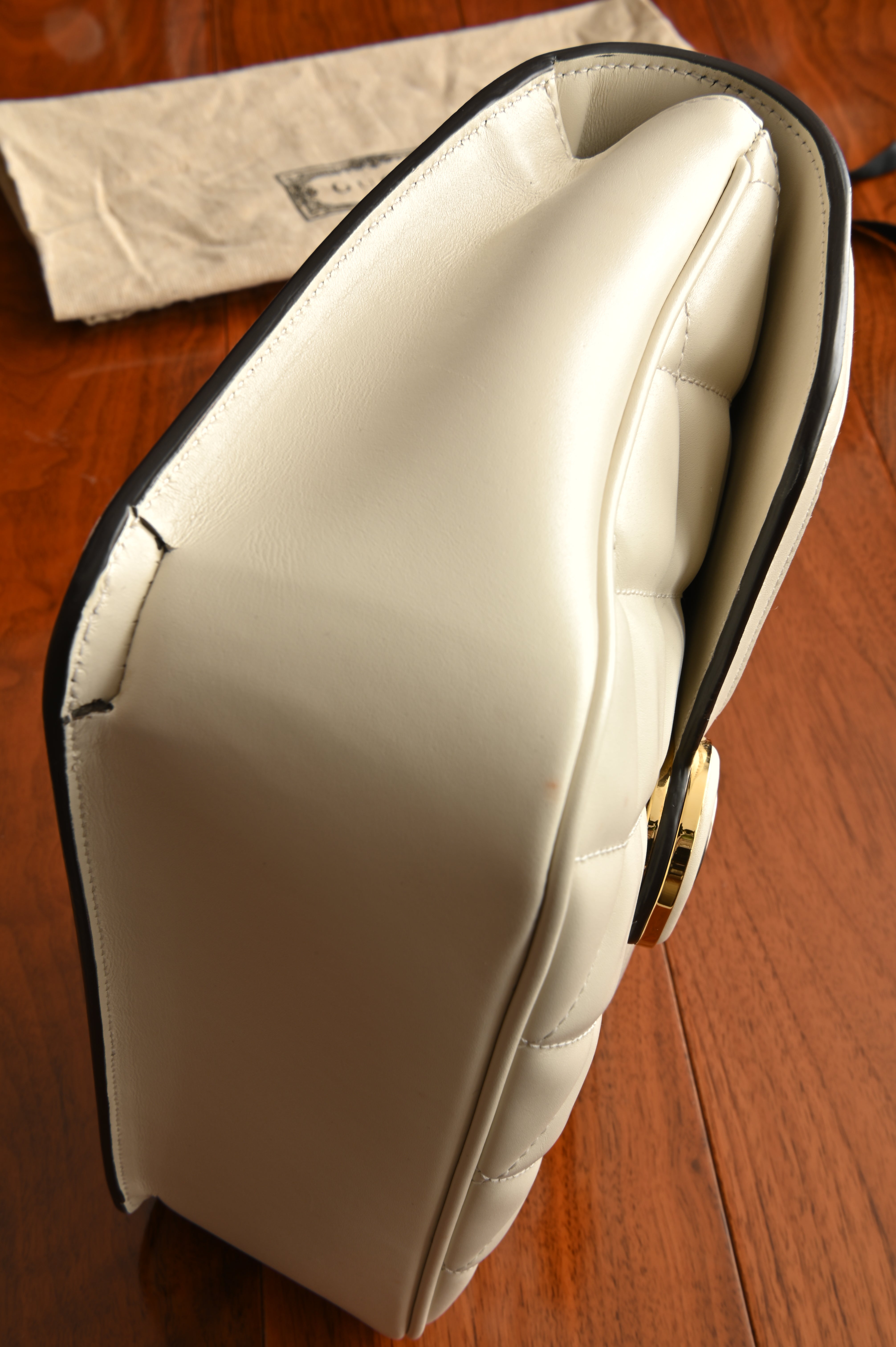 Gucci Deco Small Shoulder Bag in White Quilted Calf leather with Gold Silver-toned Lock side