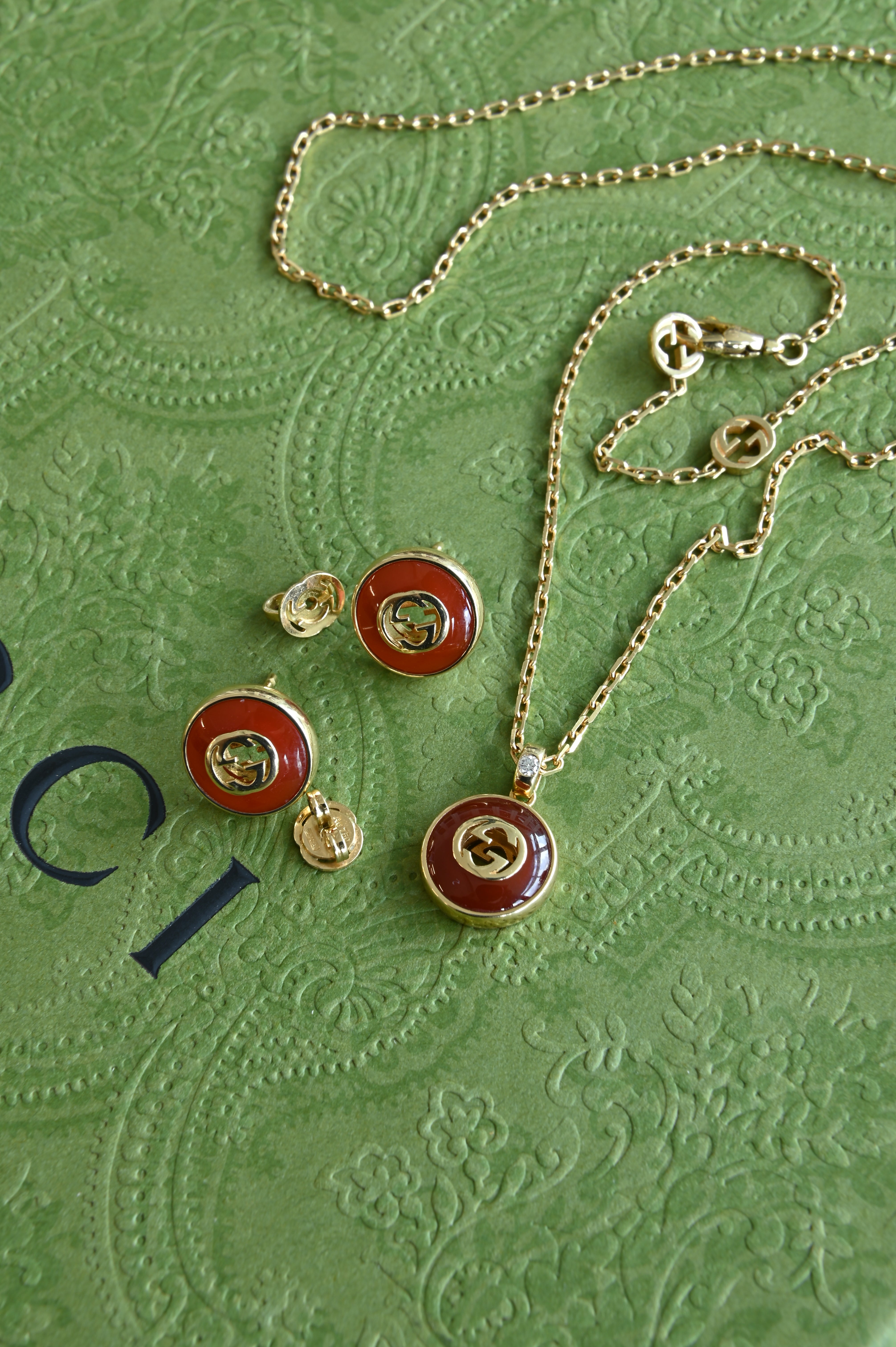 Gucci Interlocking G Fine Jewellery Set in 18K Yellow Gold, Agate & Diamond