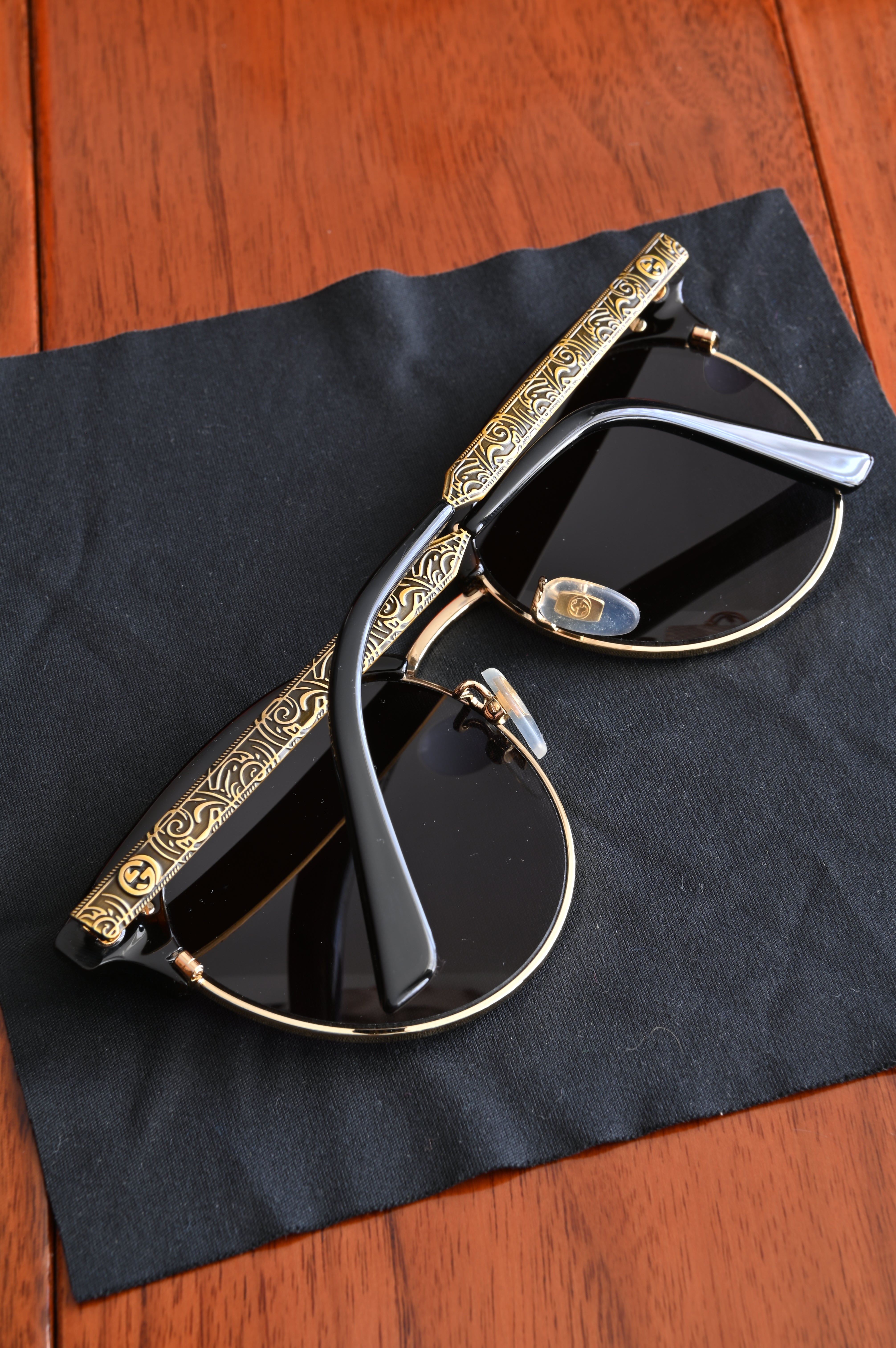 Gucci Tiger detail Cats-eye sunglasses back