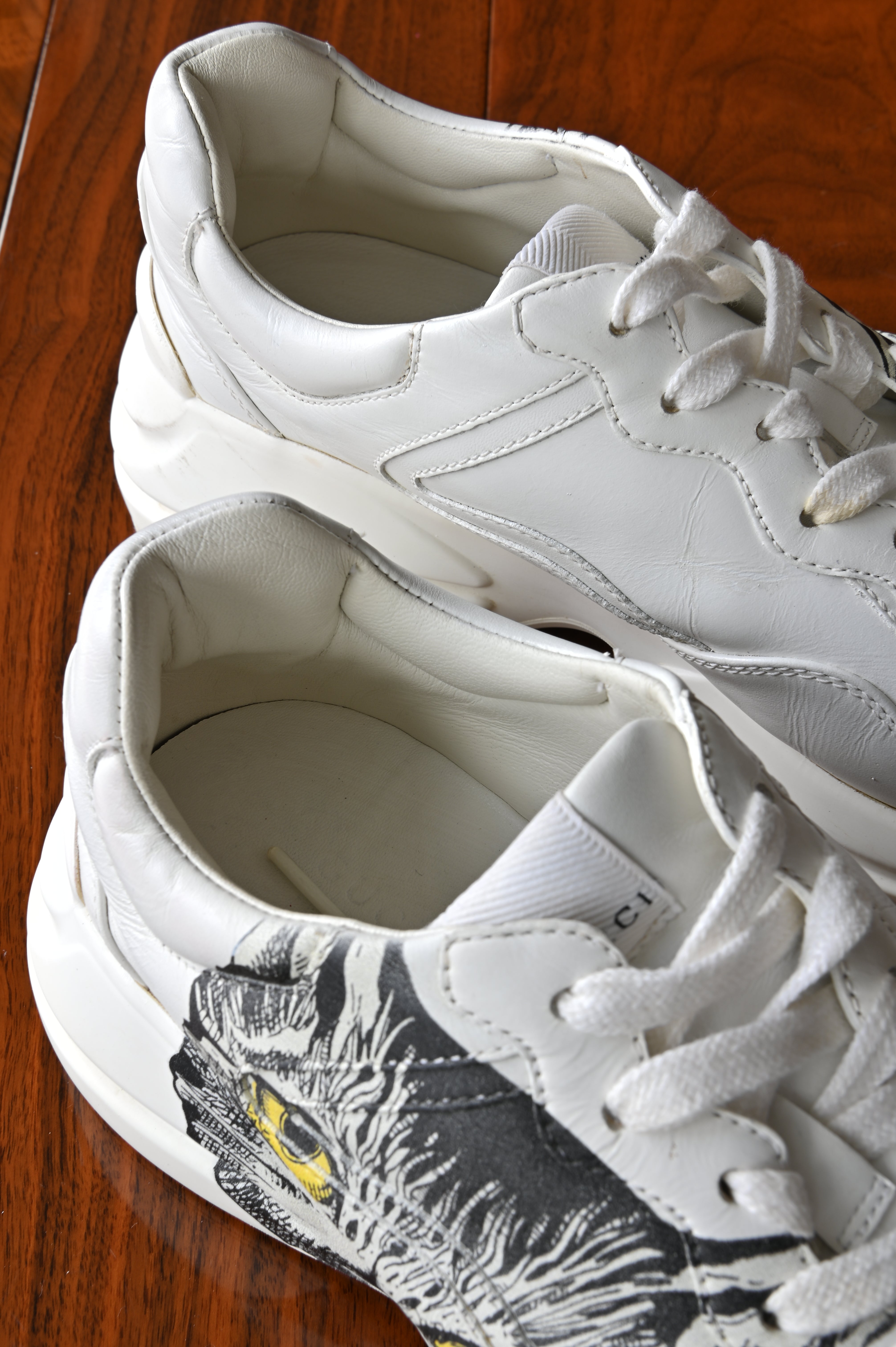 Authentic preloved Gucci White Rhyton Cat Sneakers – interior leather lining