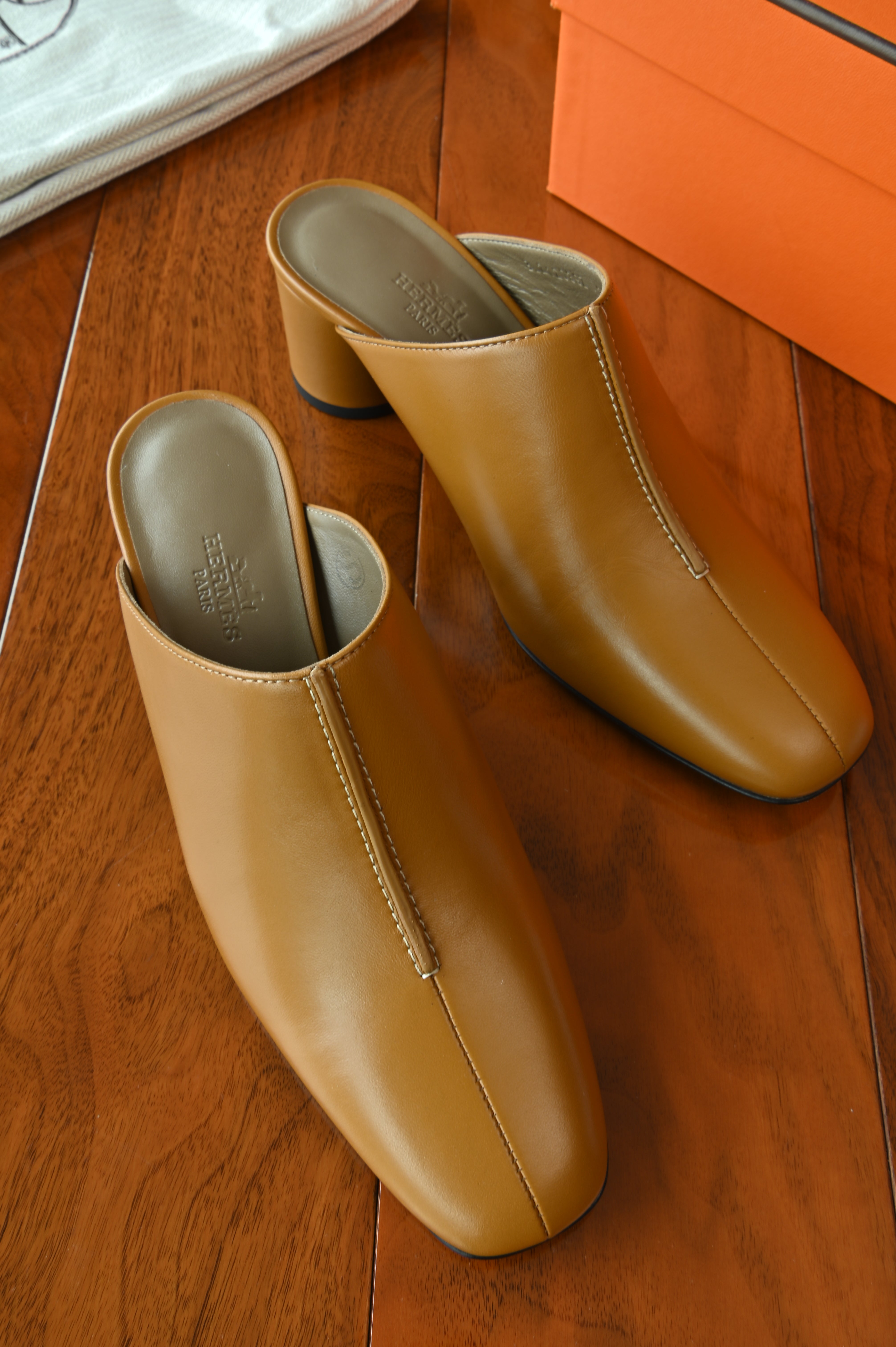 Hermes Mules Femme Detail in Beige Dore