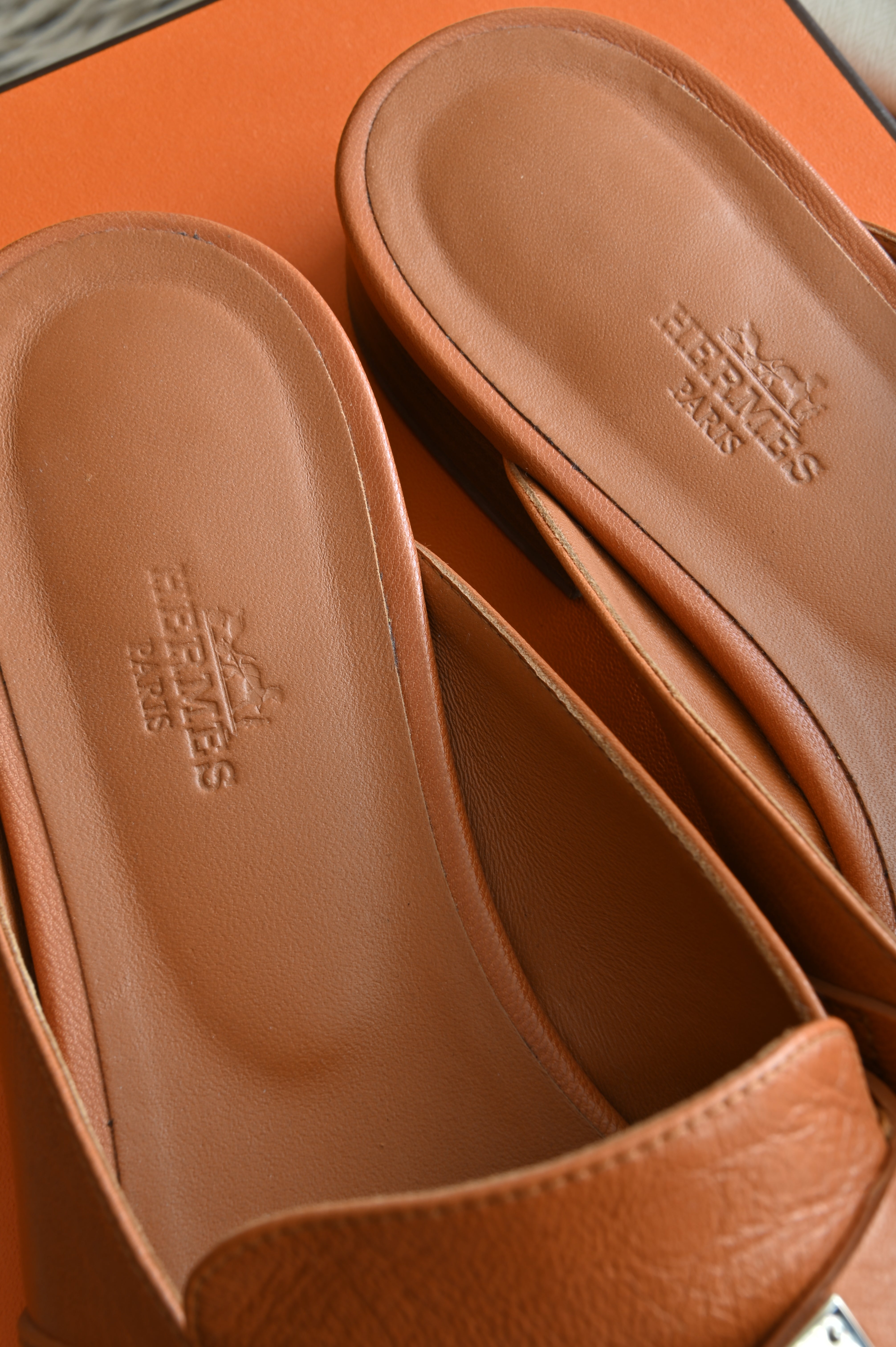 Hermes Oz mules in Tan logo