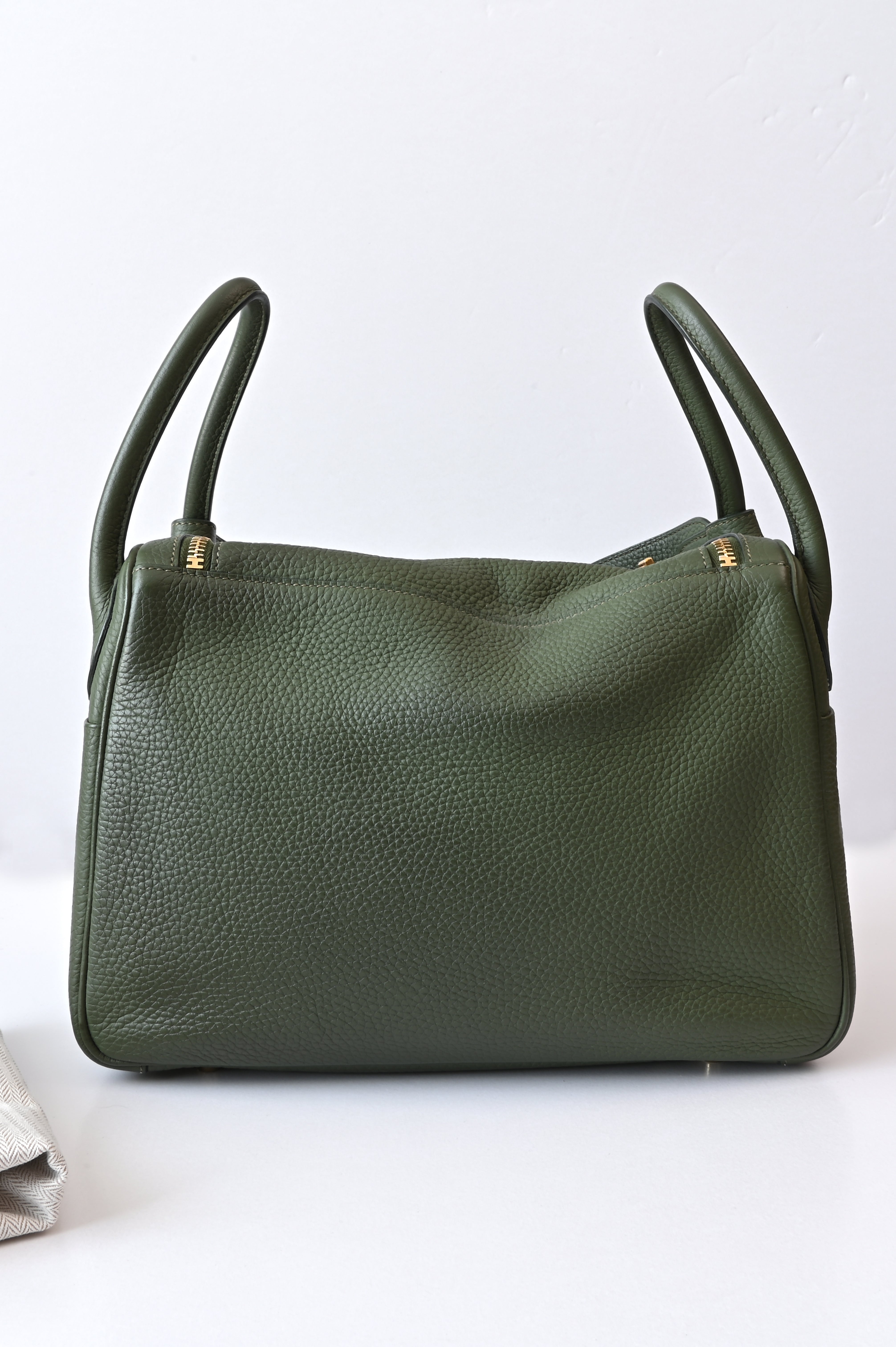 Hermes Lindy Taurillon Clemence 30 in Olive green and gold hardware