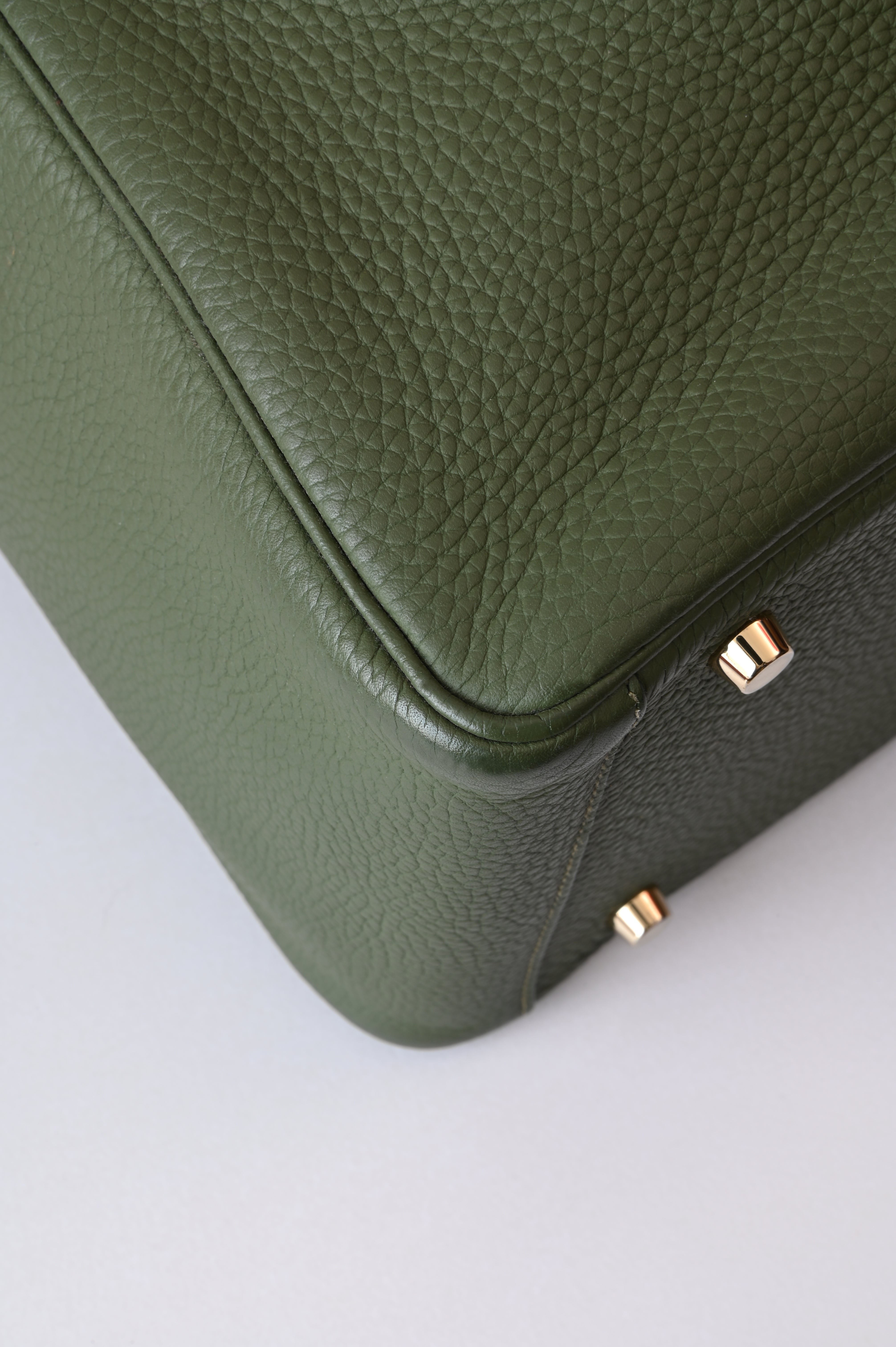 Hermes Lindy Taurillon Clemence 30 in Olive green and gold hardware