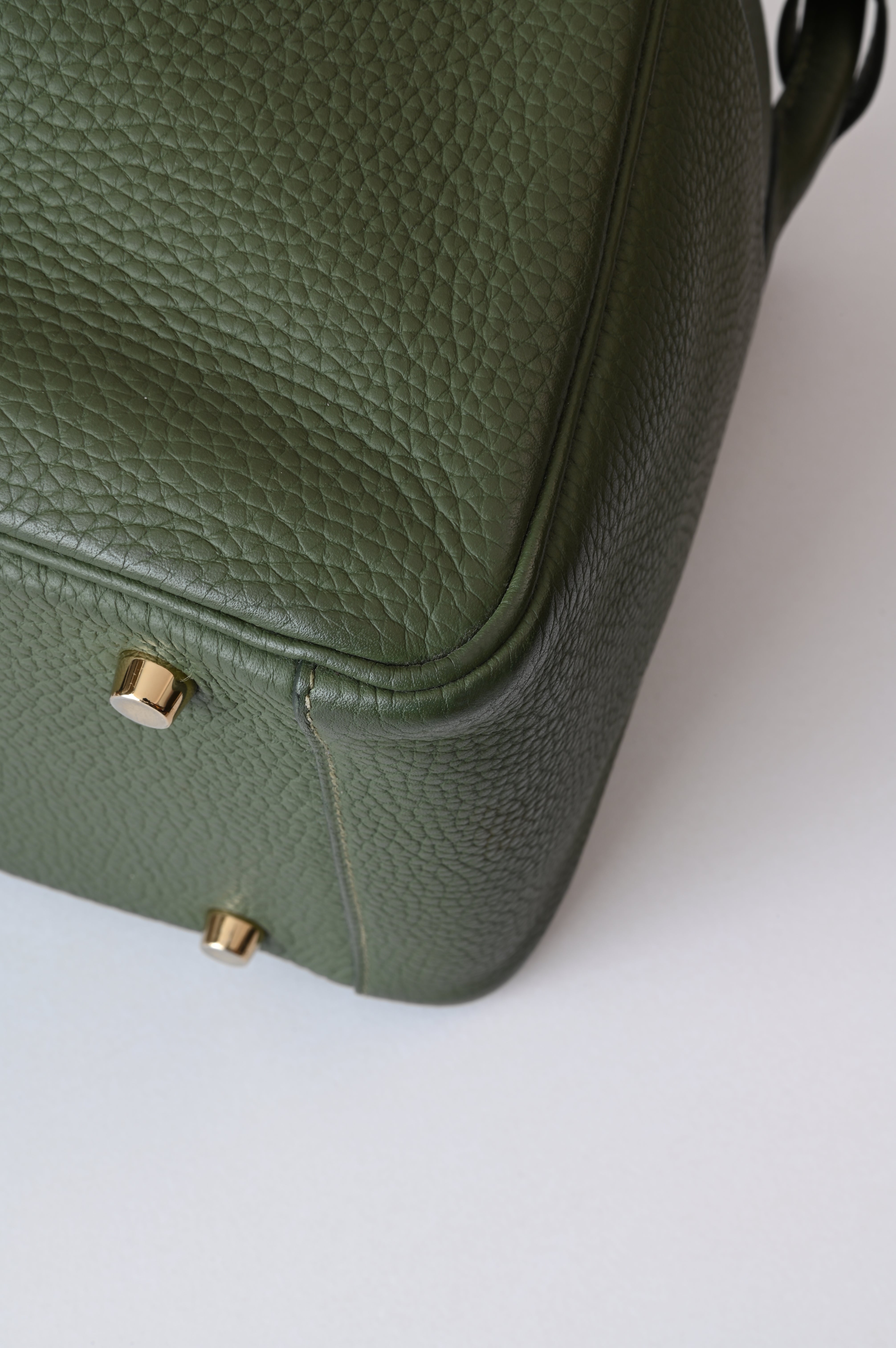 Hermes Lindy Taurillon Clemence 30 in Olive green and gold hardware
