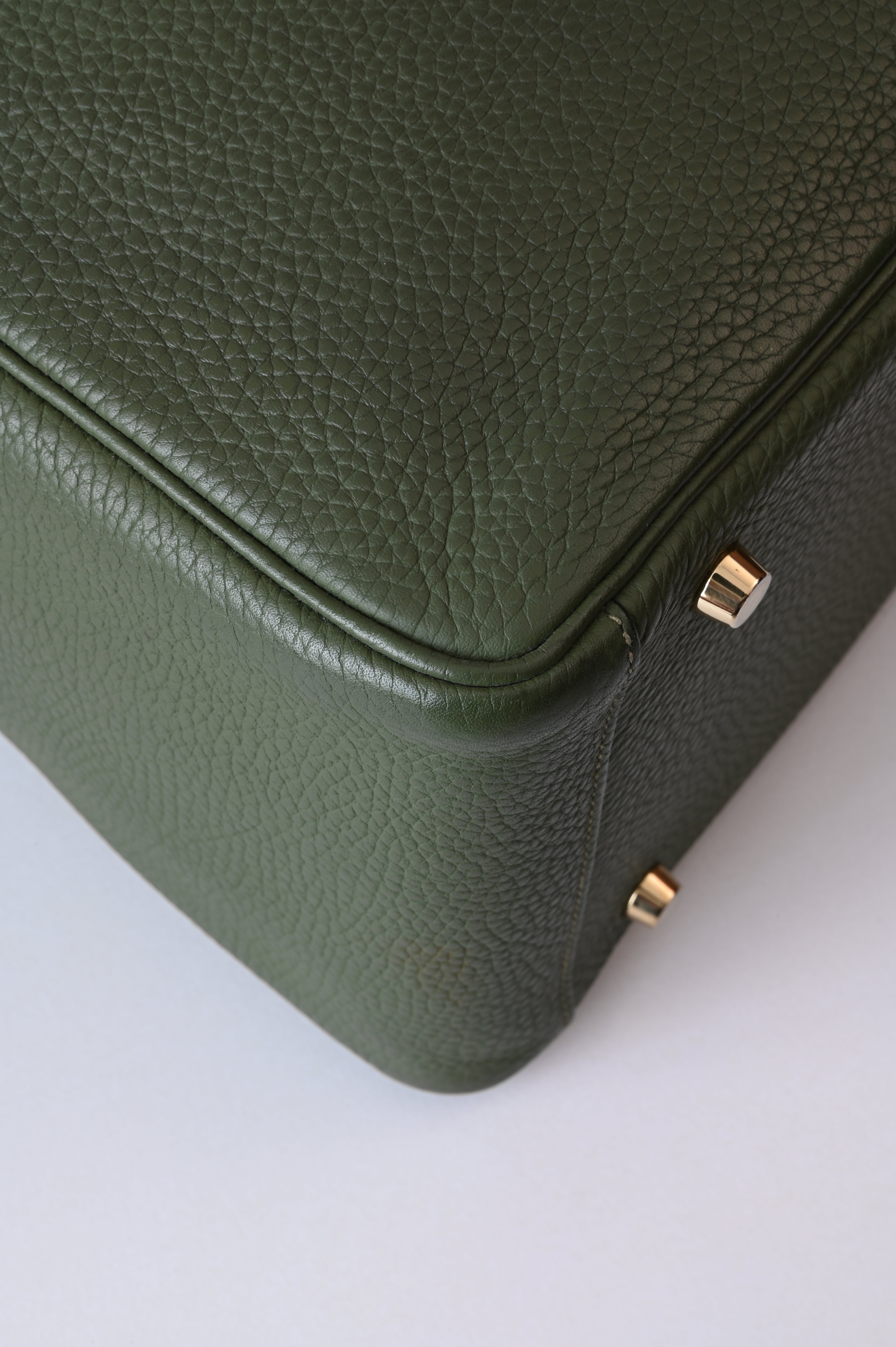 Hermes Lindy Taurillon Clemence 30 in Olive green and gold hardware