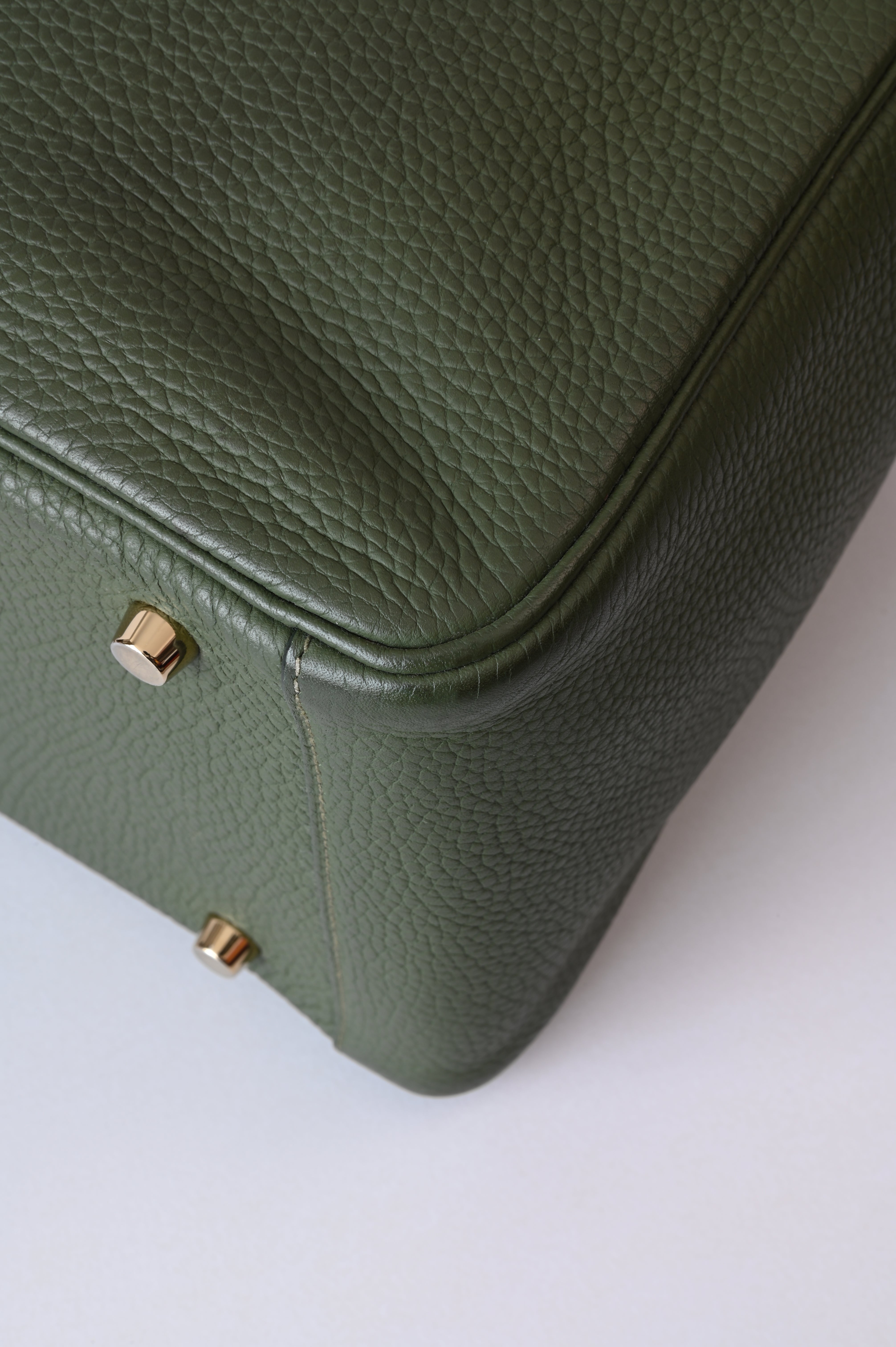 Hermes Lindy Taurillon Clemence 30 in Olive green and gold hardware