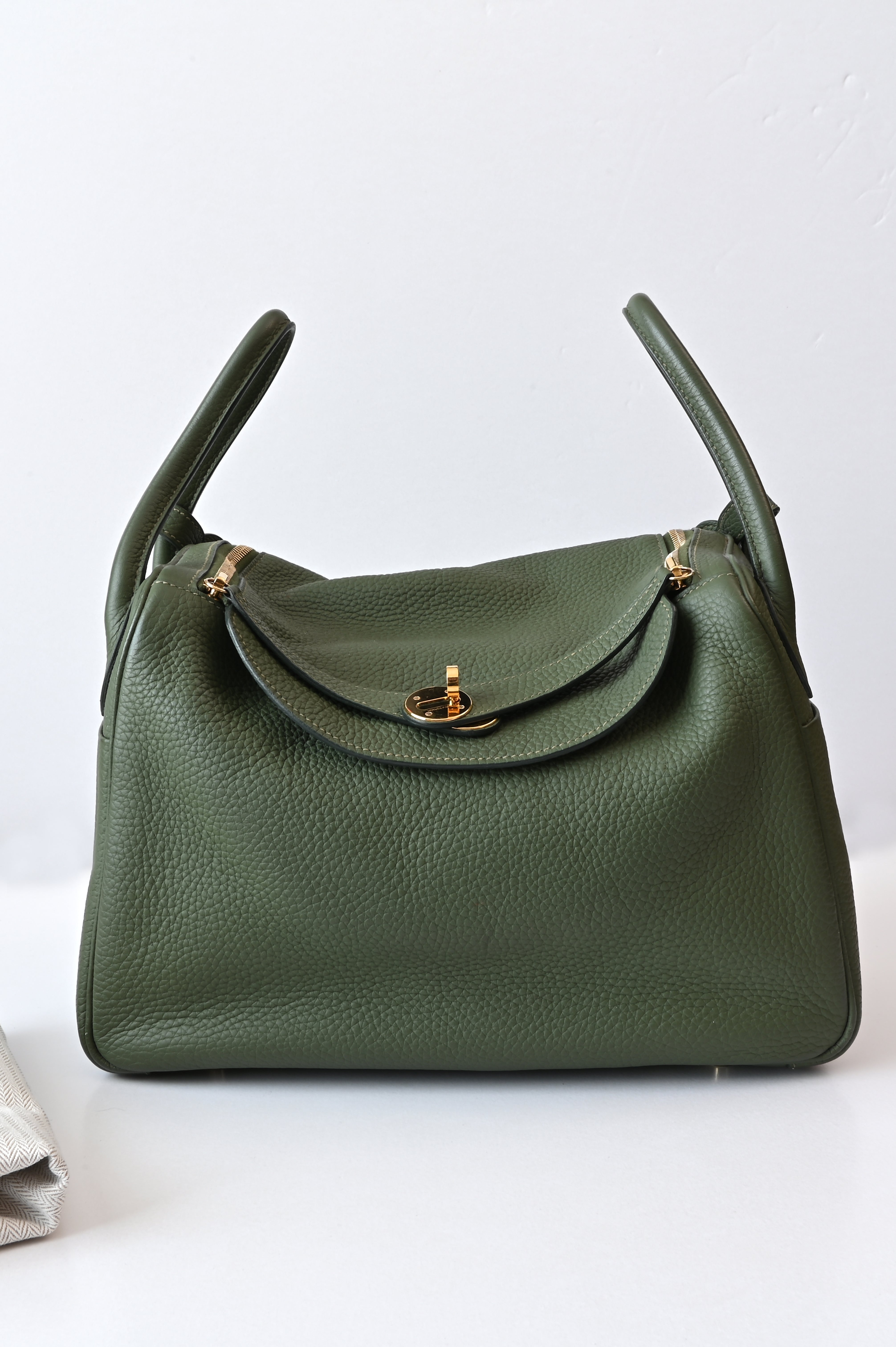 Hermes Lindy Taurillon Clemence 30 in Olive green and gold hardware