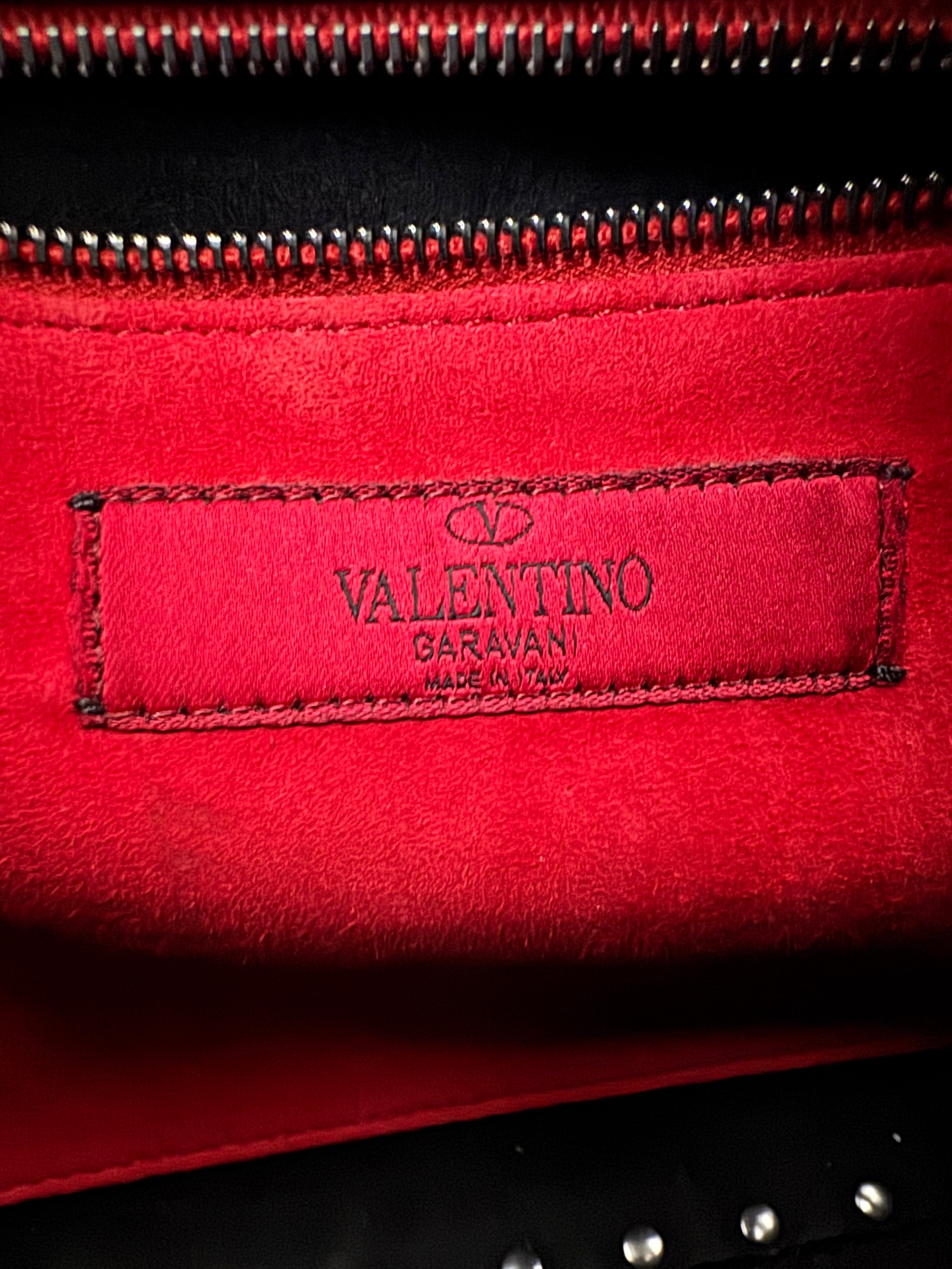 Valentino Garavani large rockstud spike bag in black